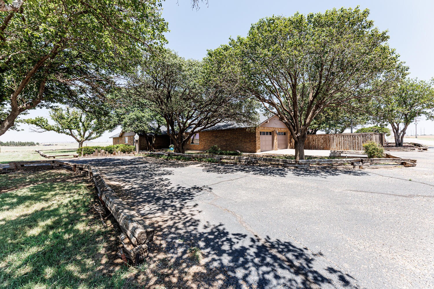 3261 I-27 — photo