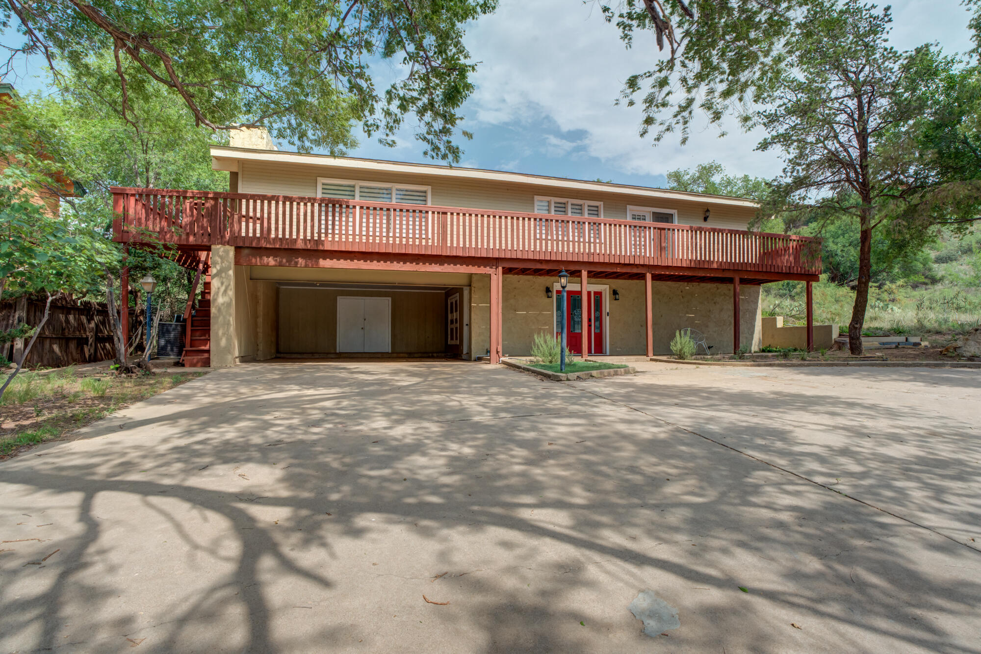 10 W Brookhollow Drive — photo