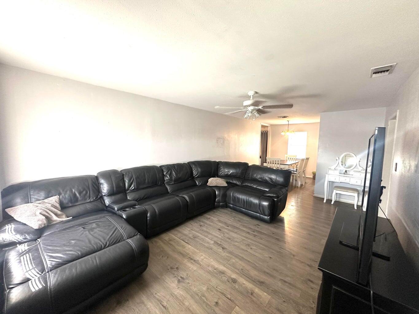 300 Amarillo Street, Plainview, TX 79072 — photo 2