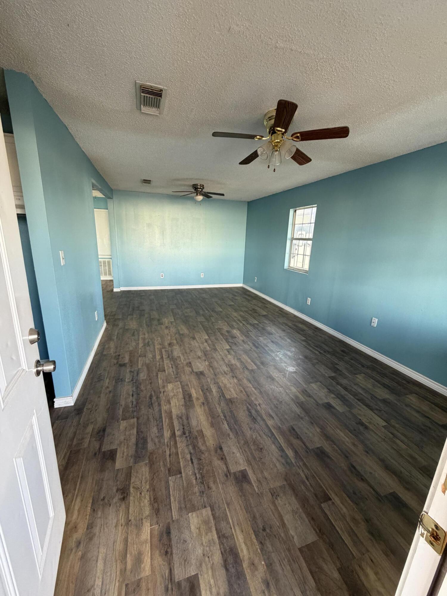 911 N Date Street, Plainview, TX 79072 — photo 3