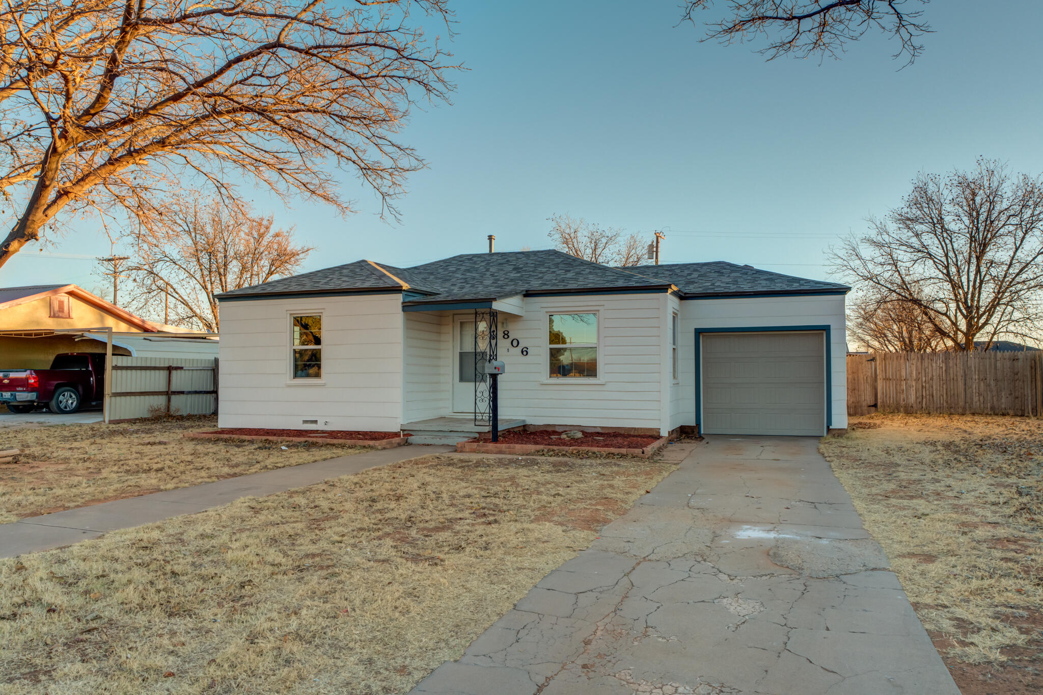 806 E Lons Street — photo