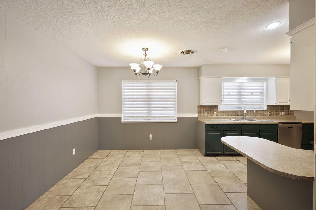 812 Holliday Street, Plainview, TX 79072 — photo 2