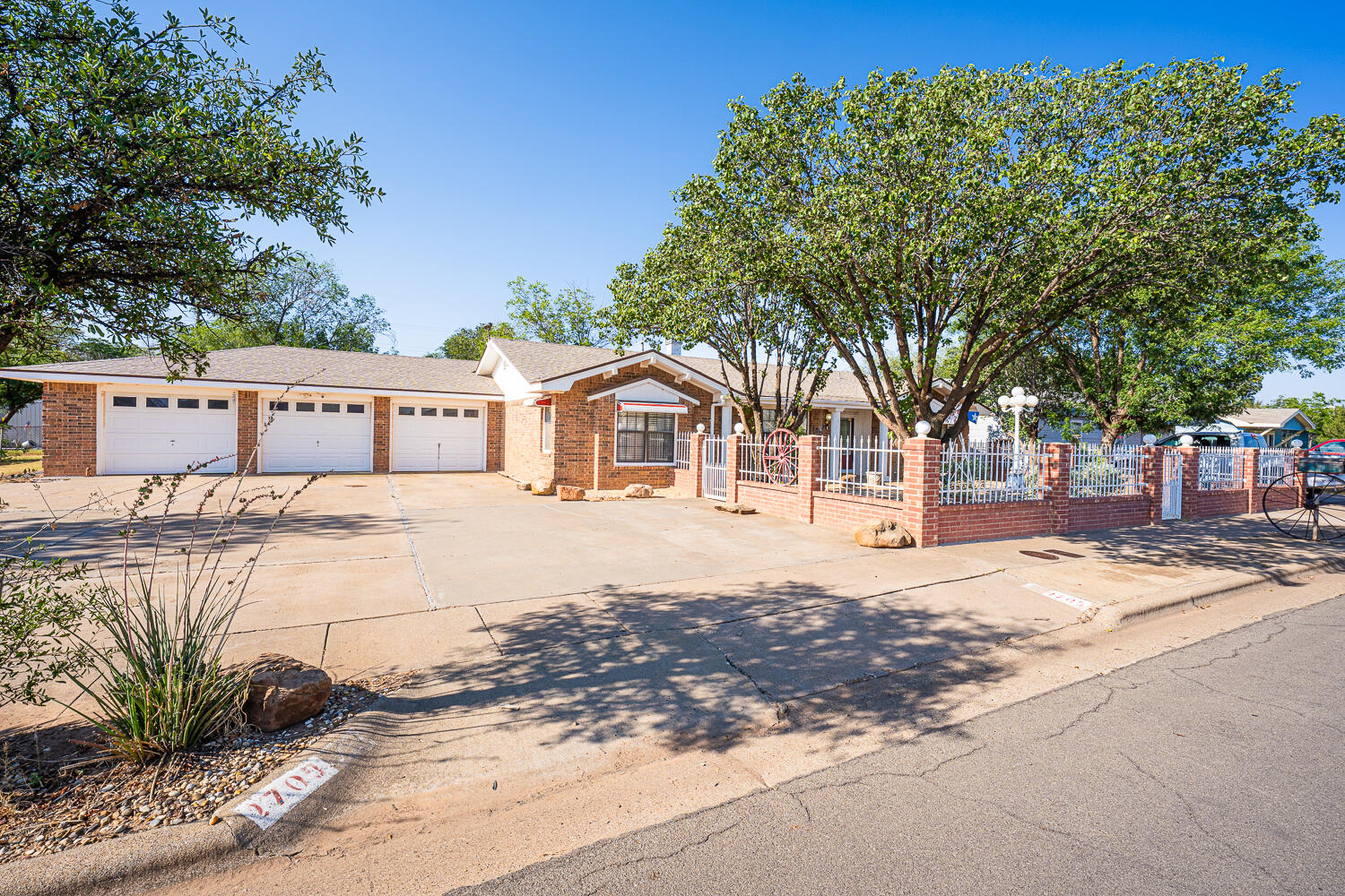 2709 Baylor Street — photo