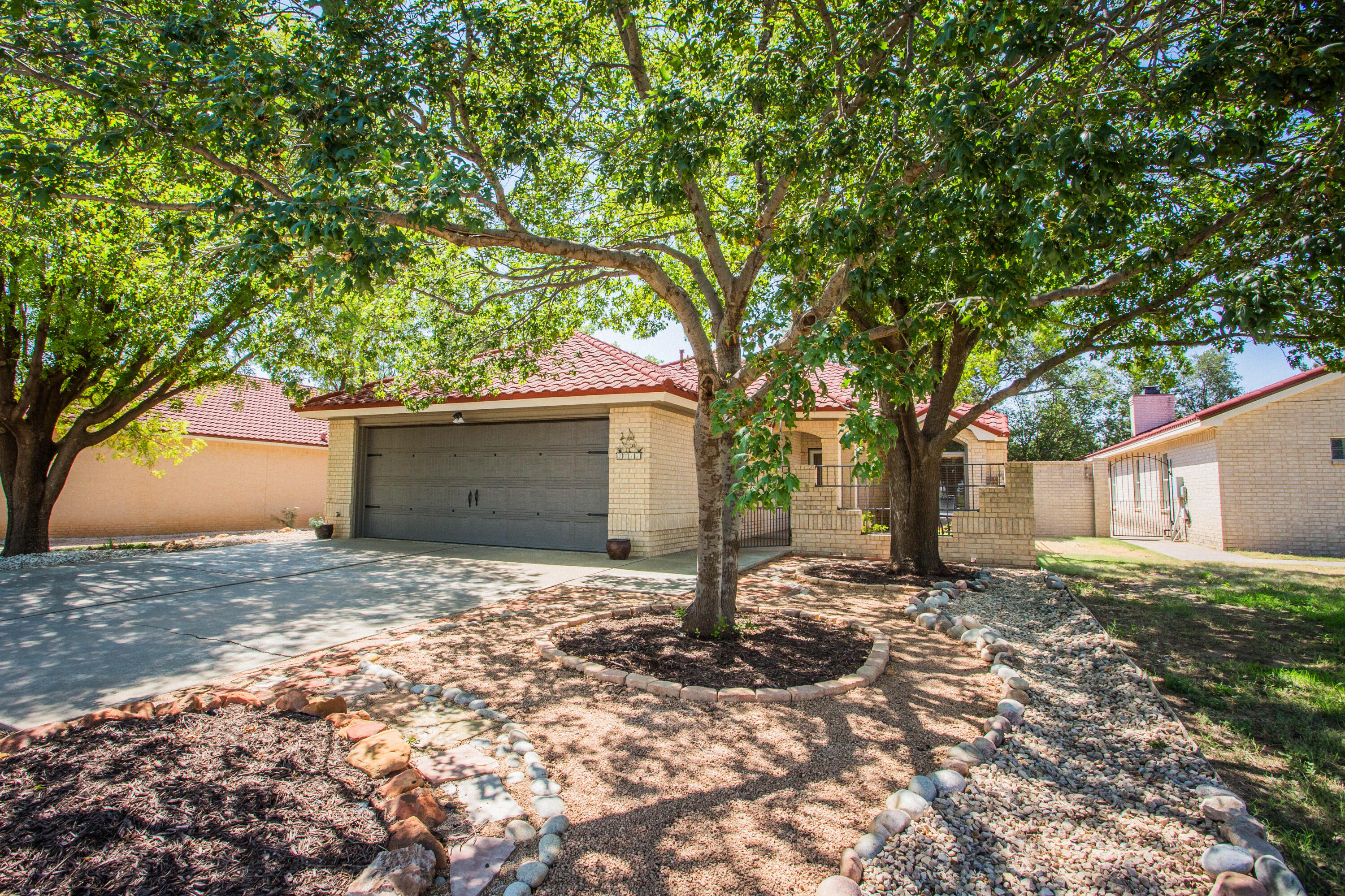 2711 Regis Street — photo