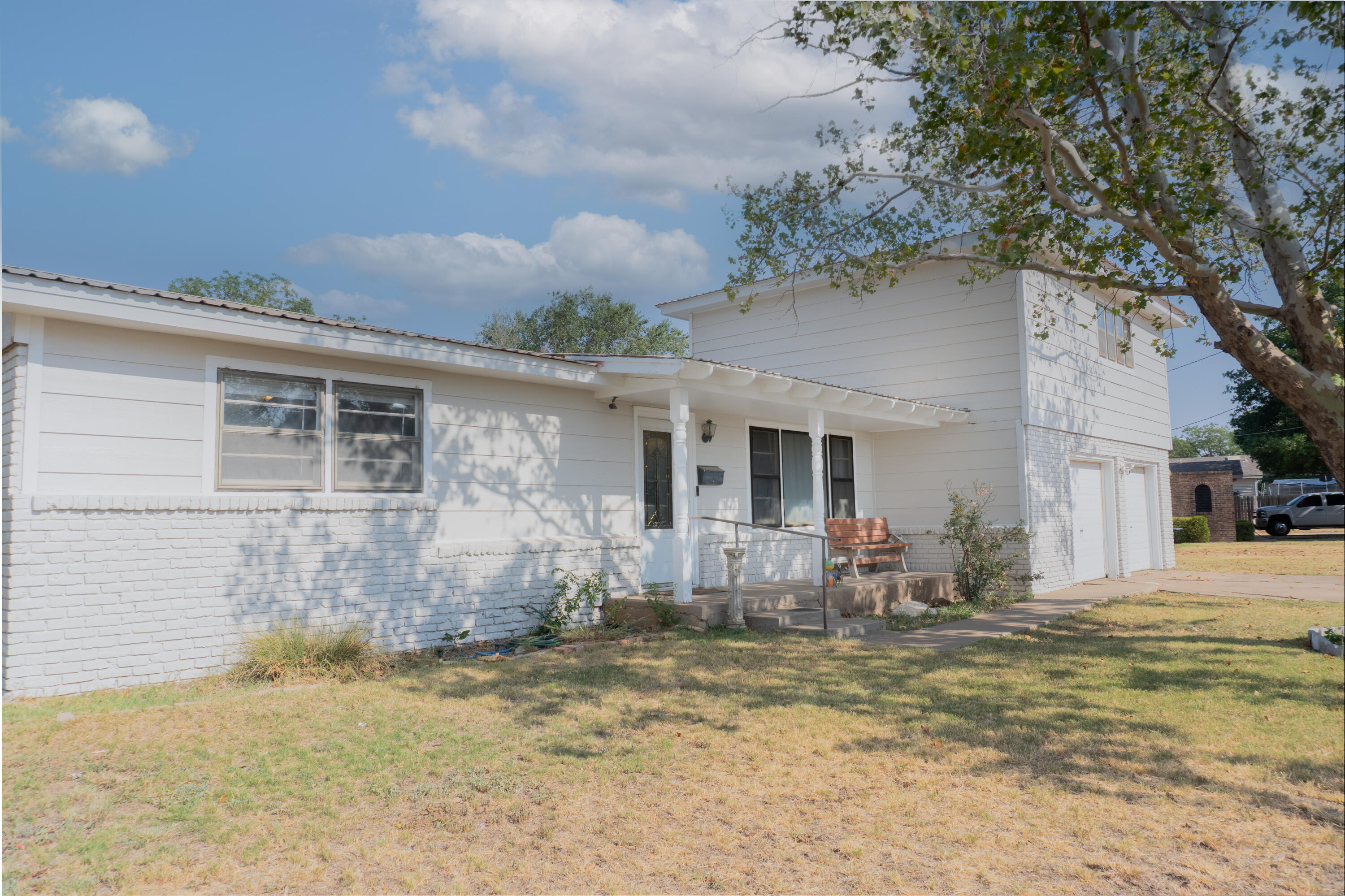 201 Thomas Boulevard, Plainview, TX 79072 — photo 2