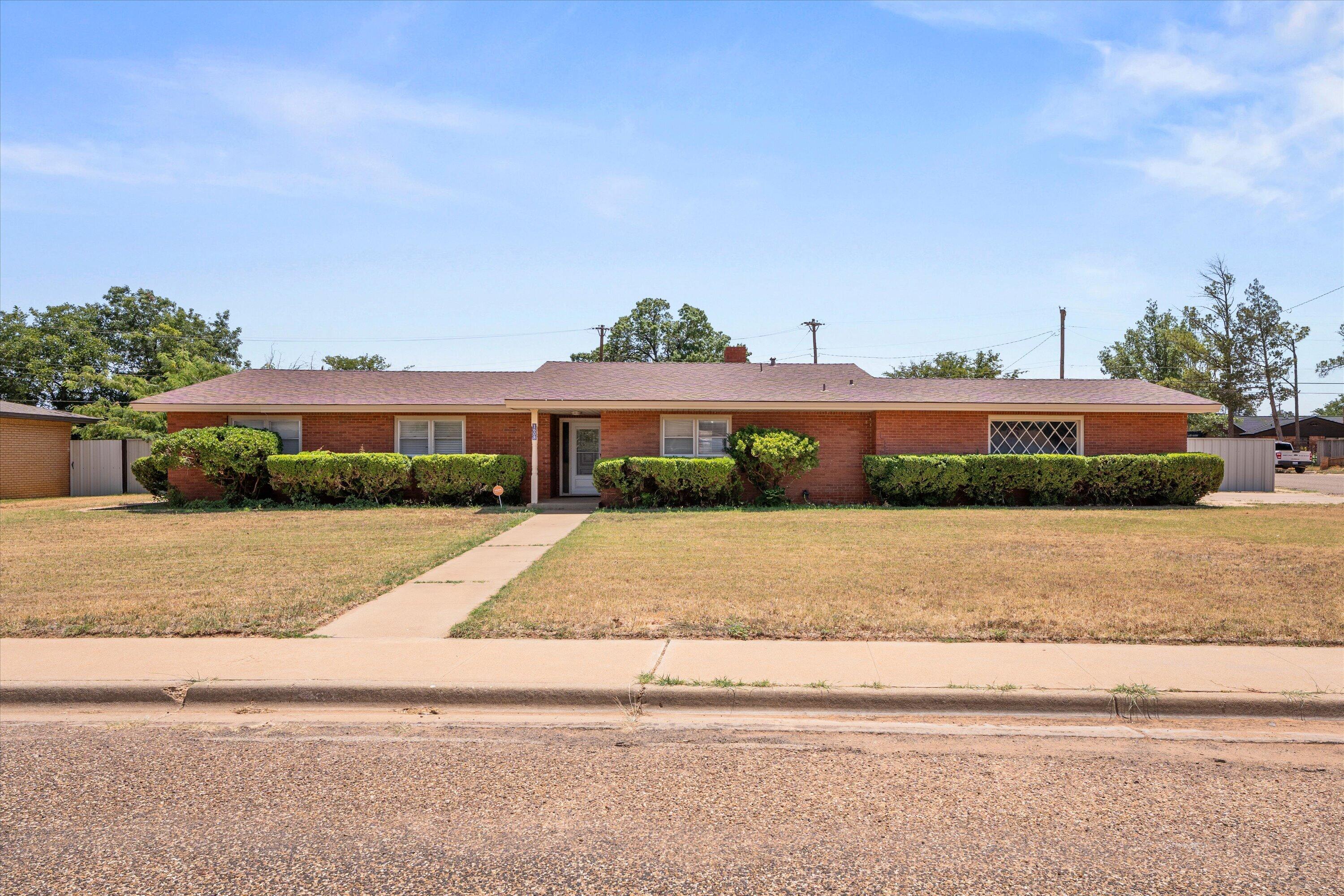 1608 E Cardwell Street — photo