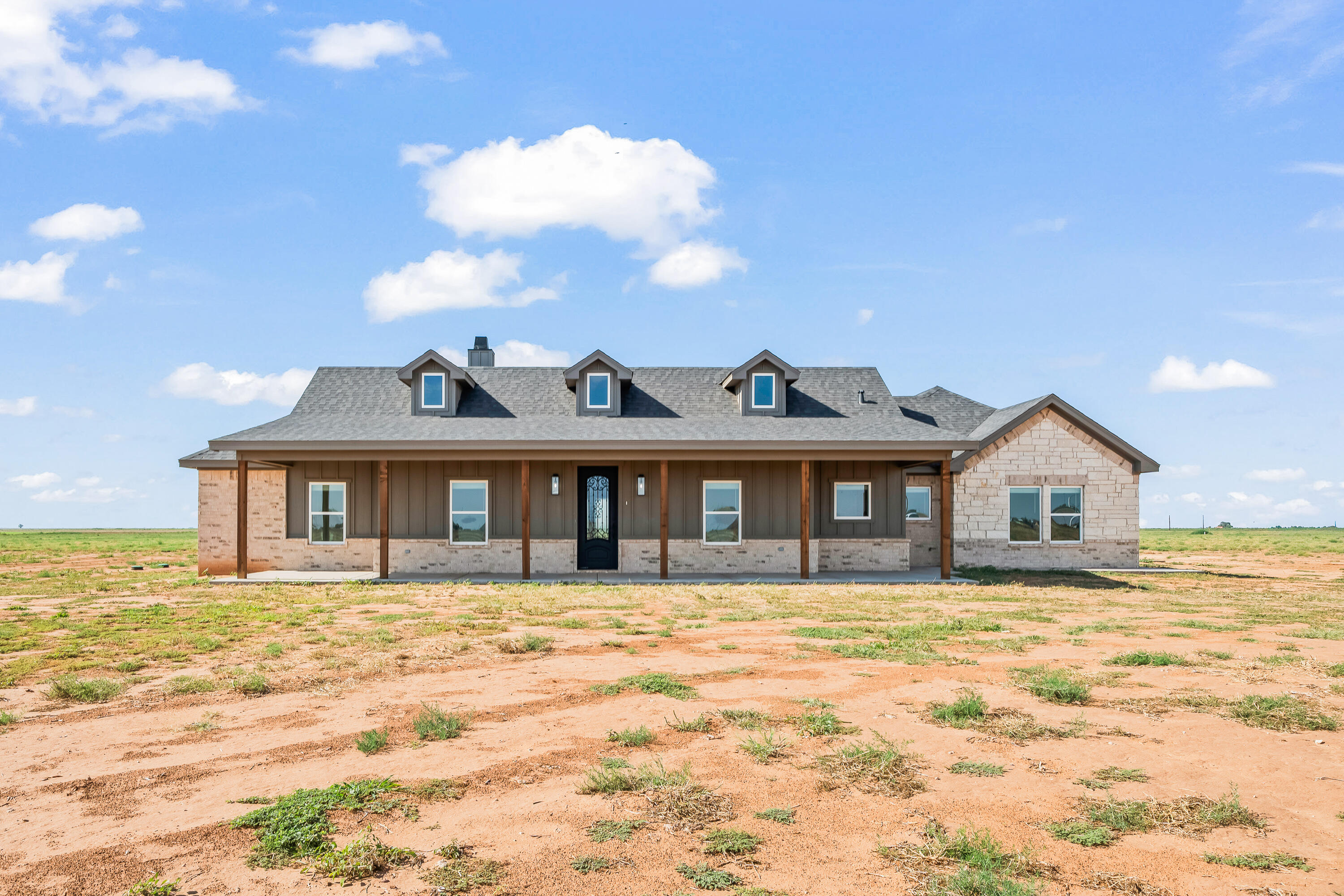 708 E F M 597 — photo
