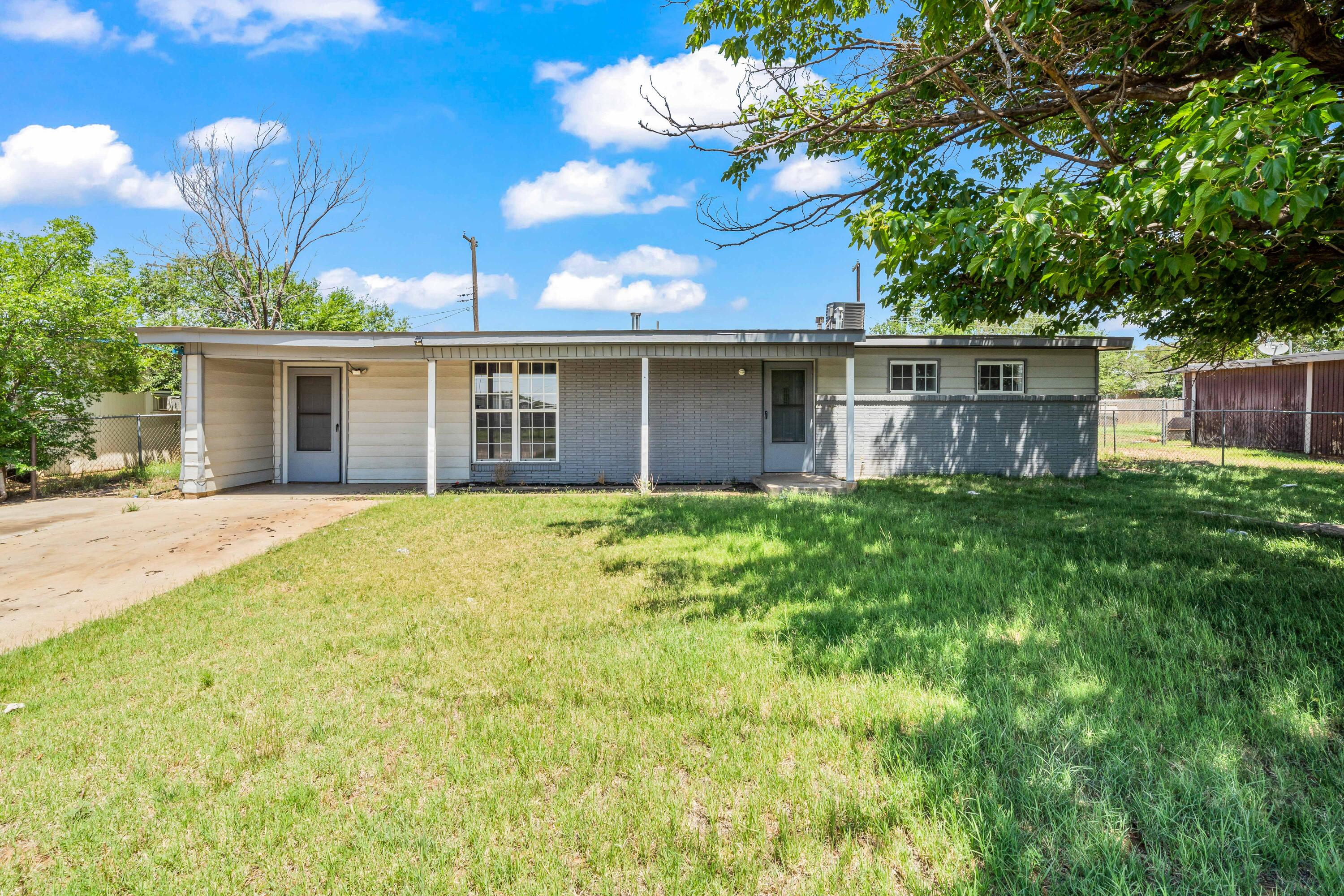 1905 E 1st Place — photo