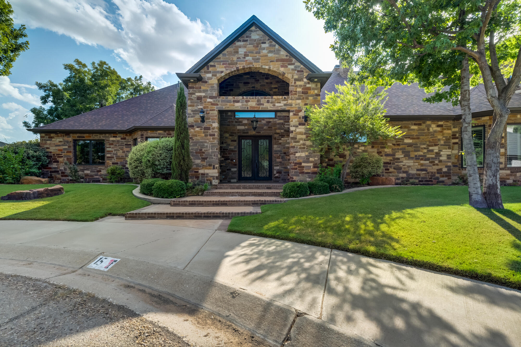 15 Whisperwood Circle — photo