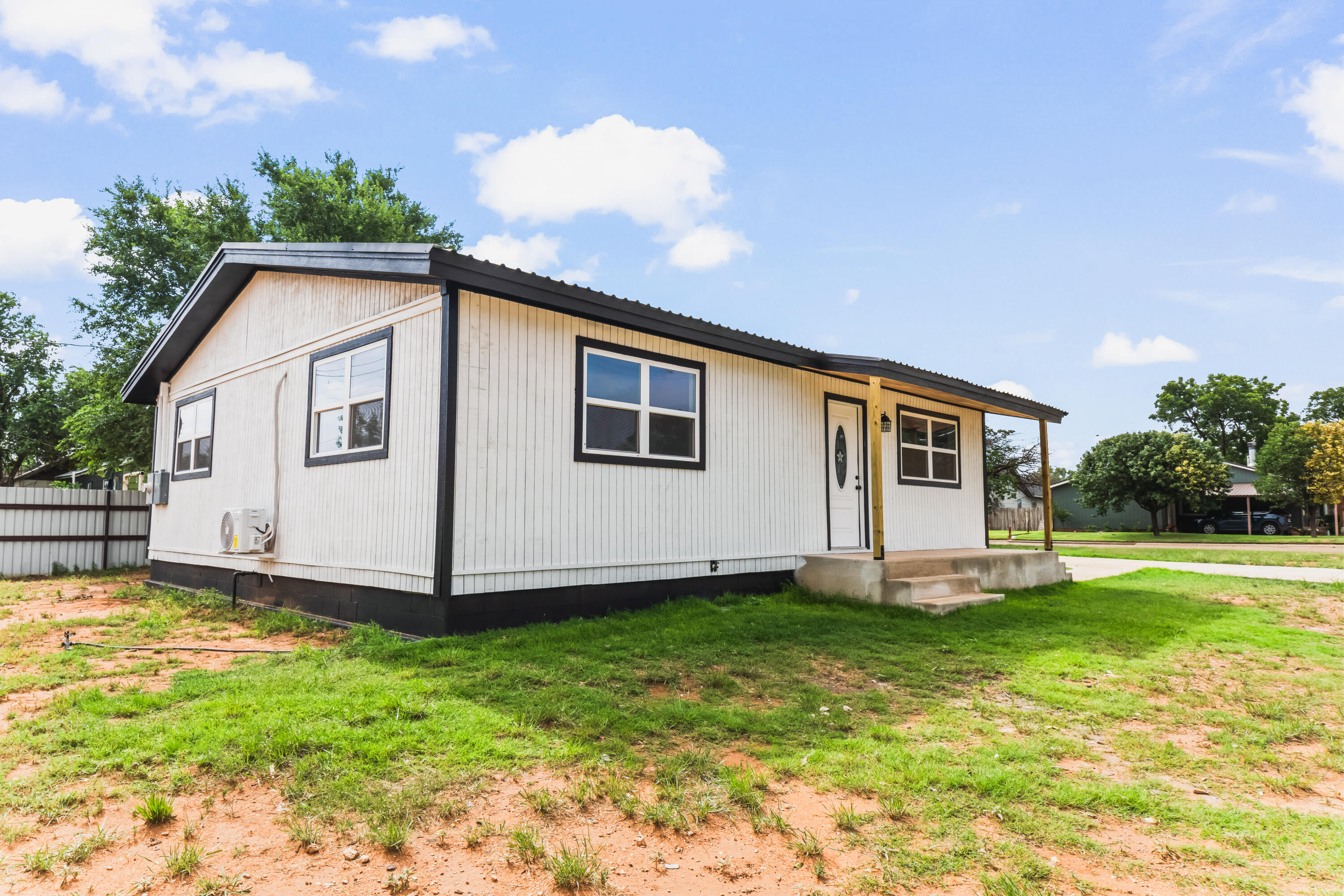 401 E 8th Street, Sundown, TX 79372 — photo 3