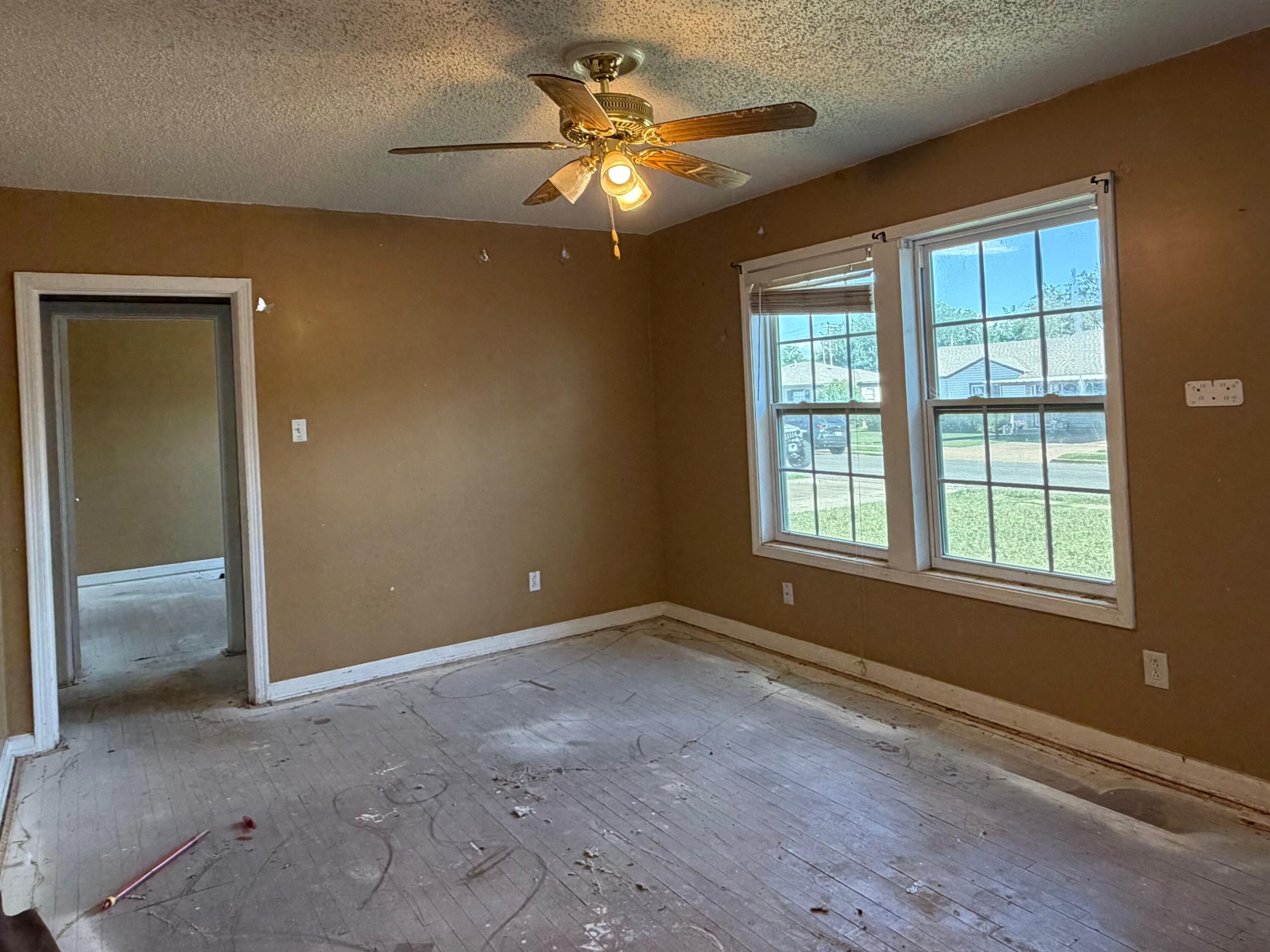 2012 39th Street, Lubbock, TX 79412 — photo 2