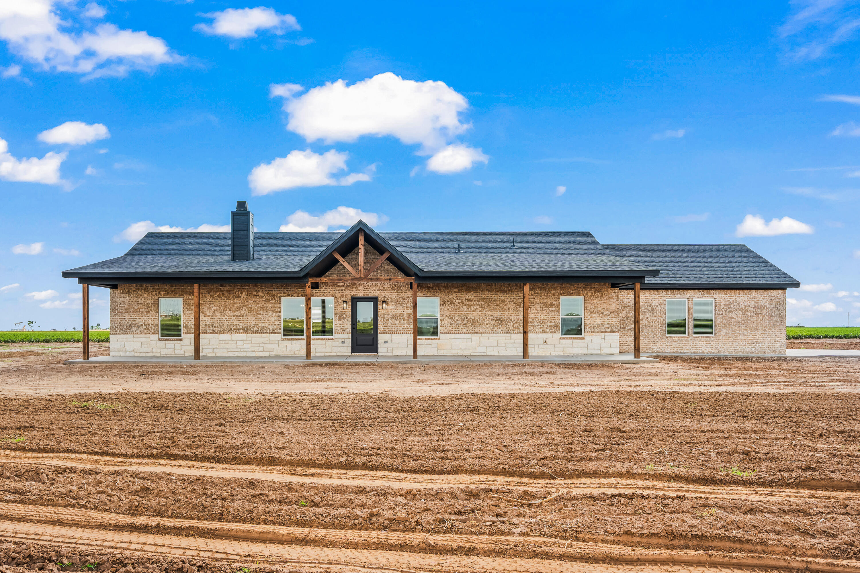 8618 E County Road 6710 — photo