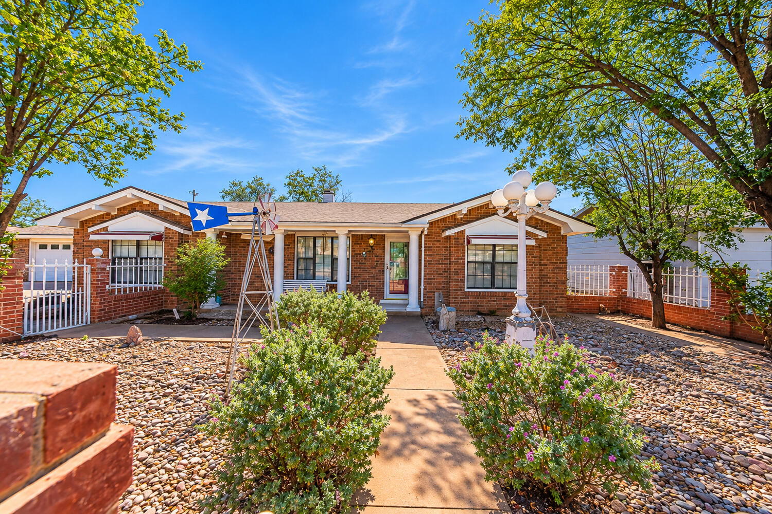 2709 Baylor Street — photo