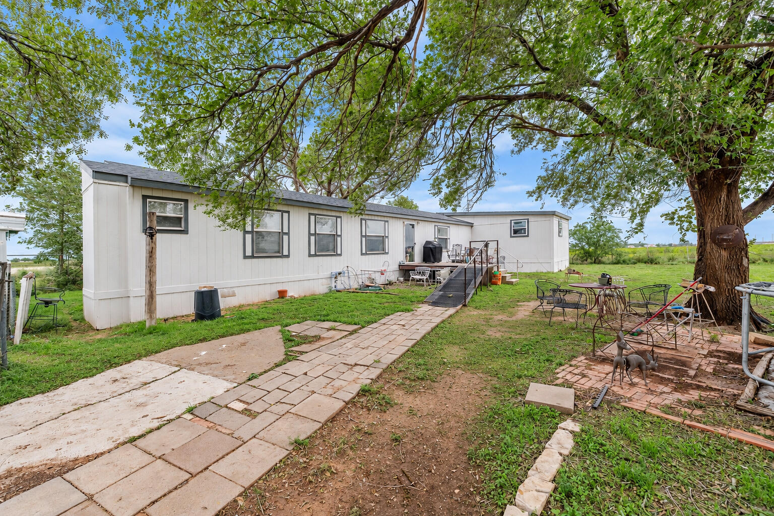 208 N County Rd 2930 — photo