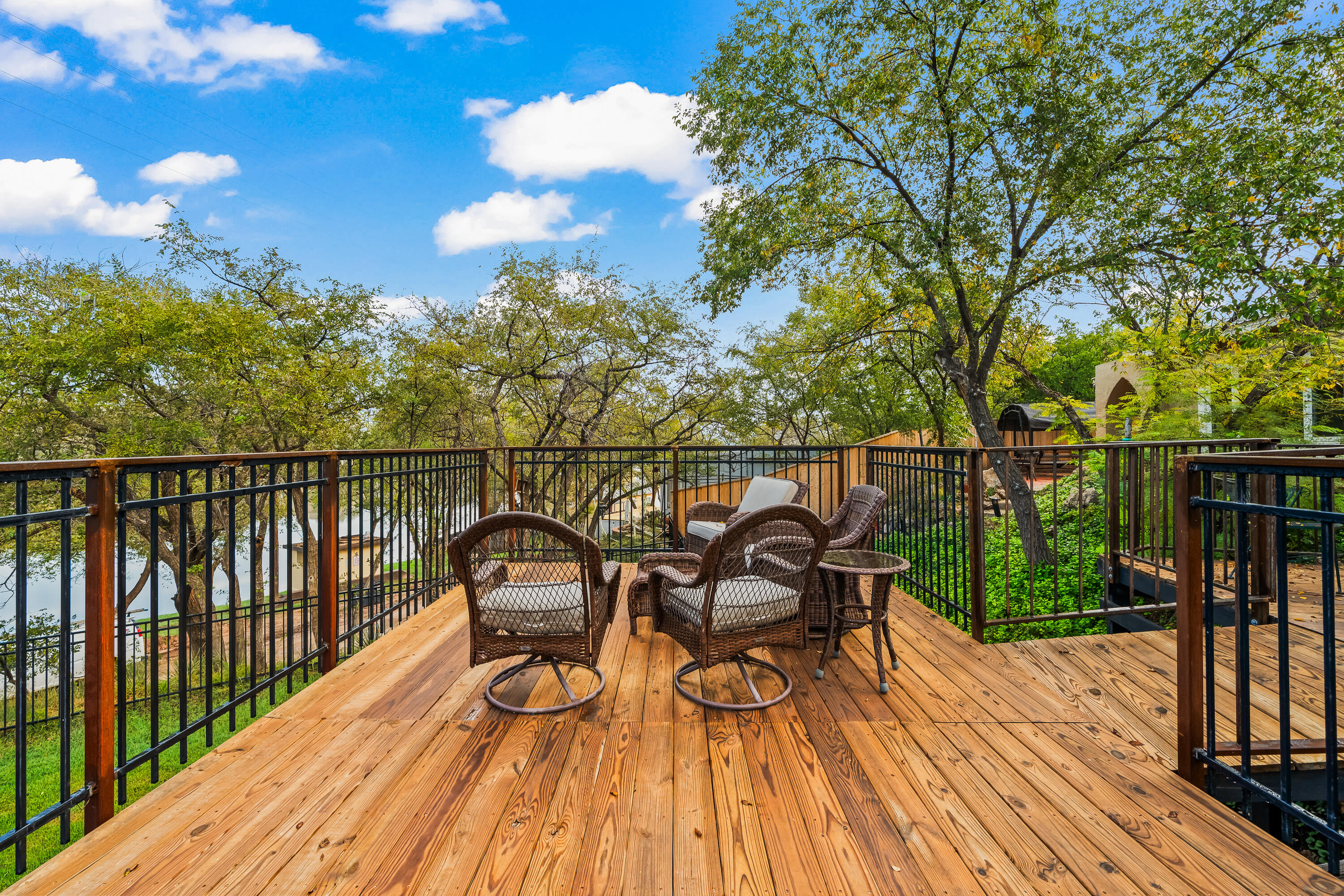 551 Comanche Drive — photo