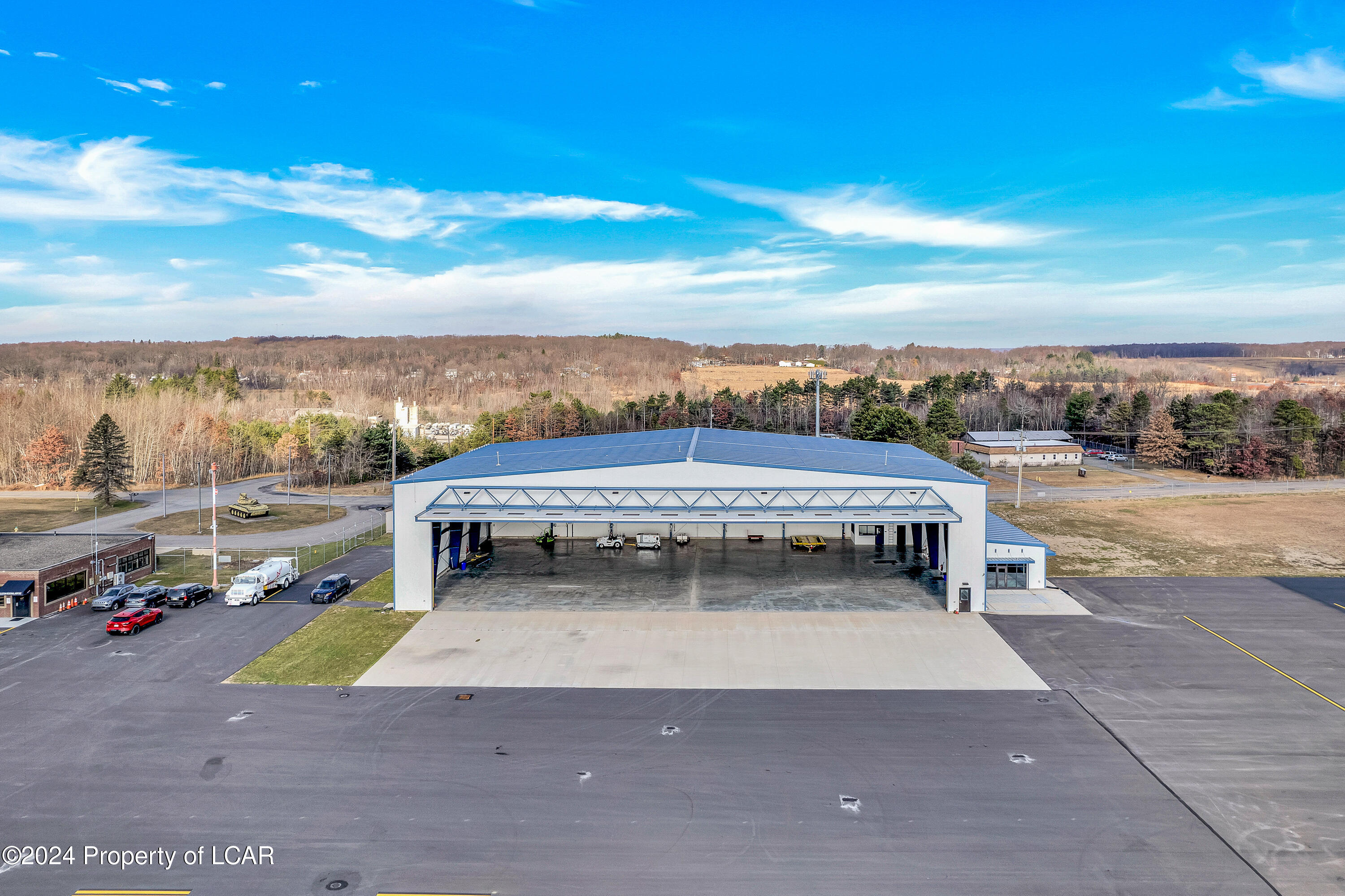 5175 Airport Road — photo