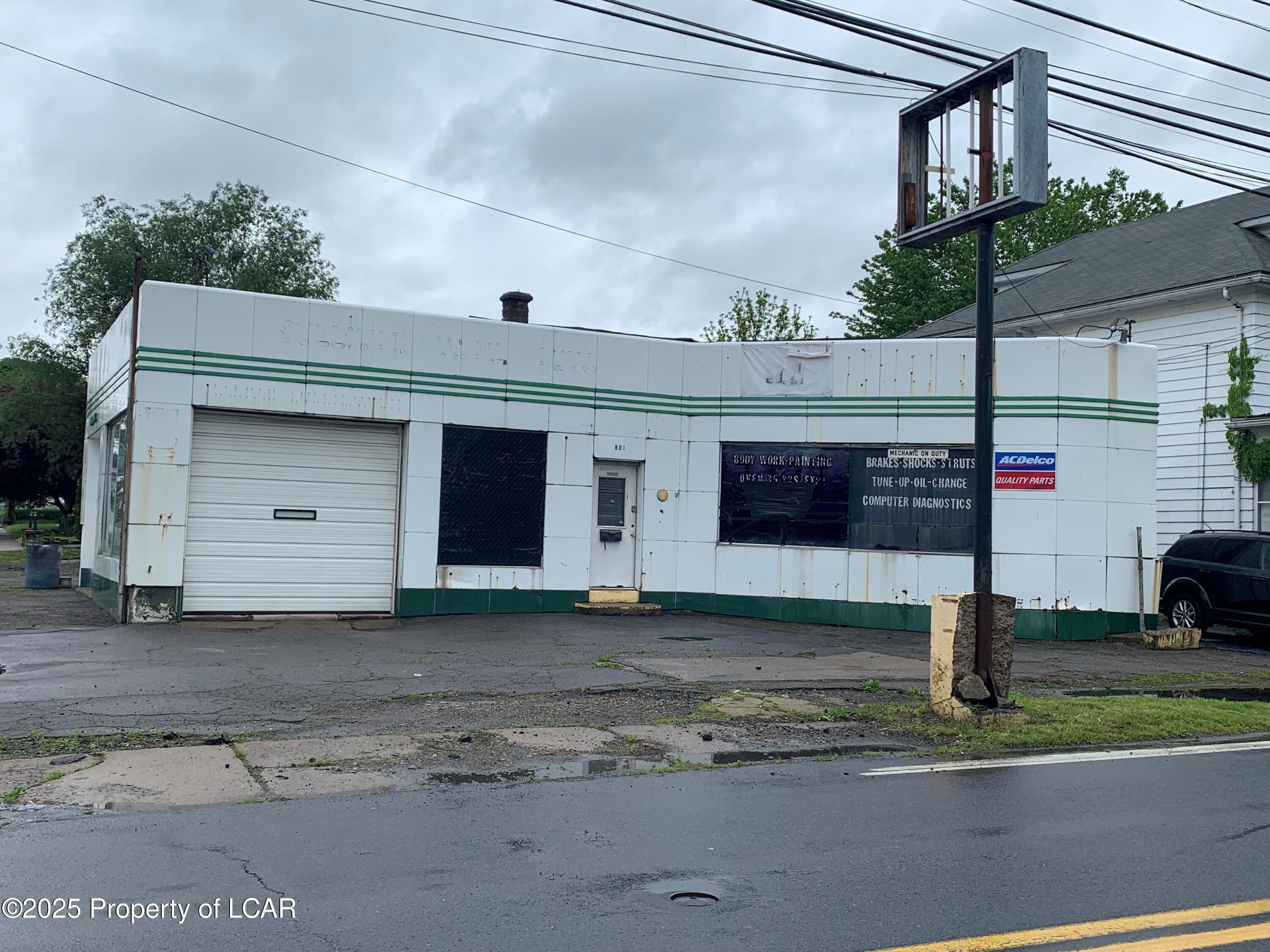 801 Exeter Avenue — photo