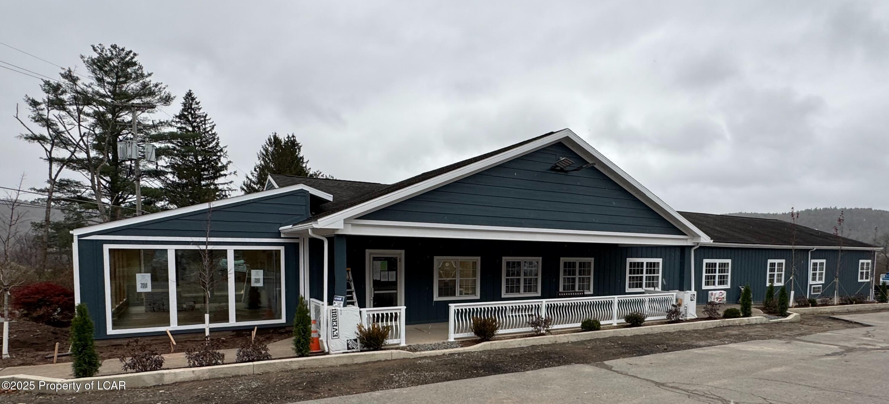 43850 US-6 — photo