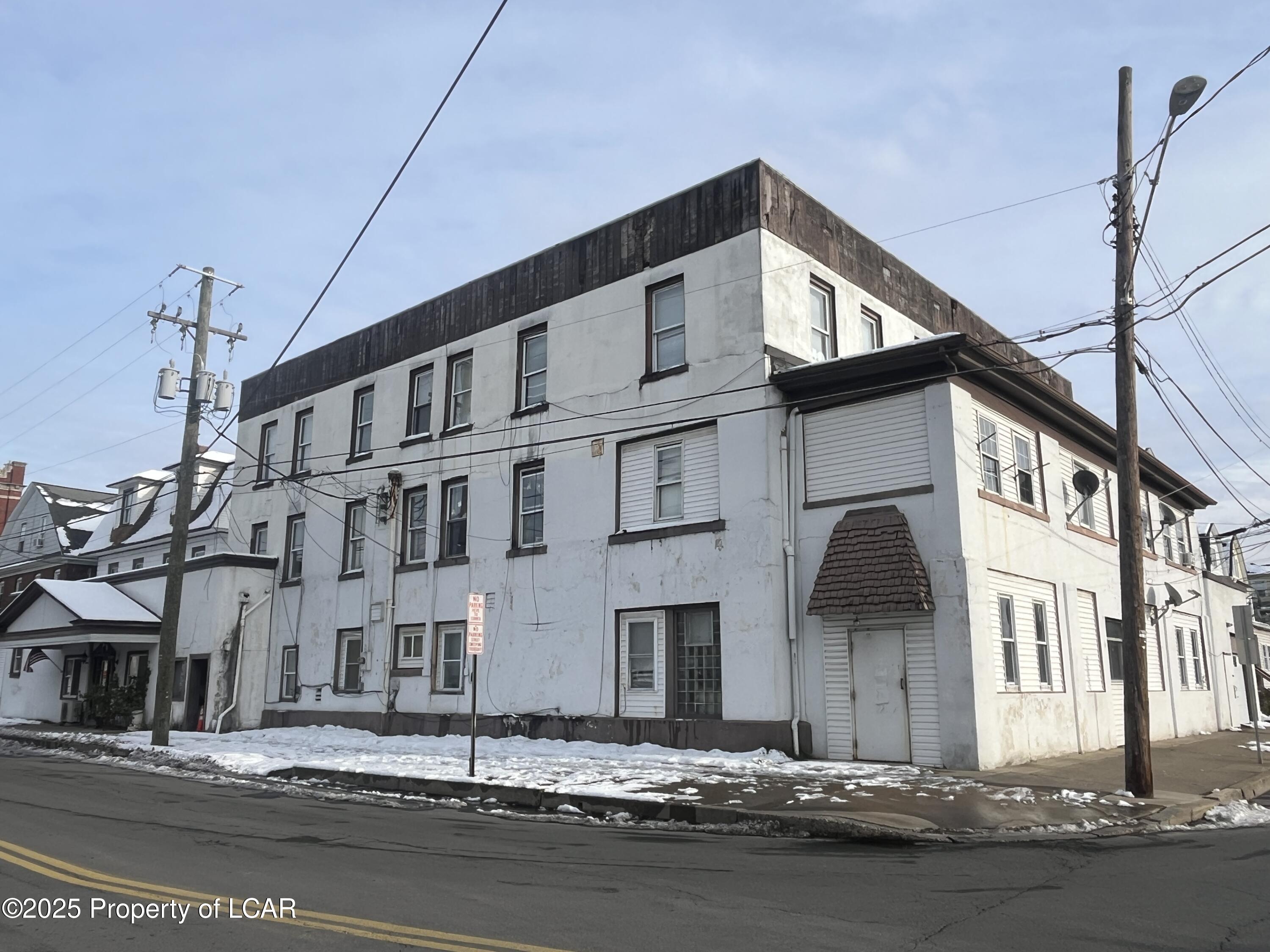947 W Market Street — photo