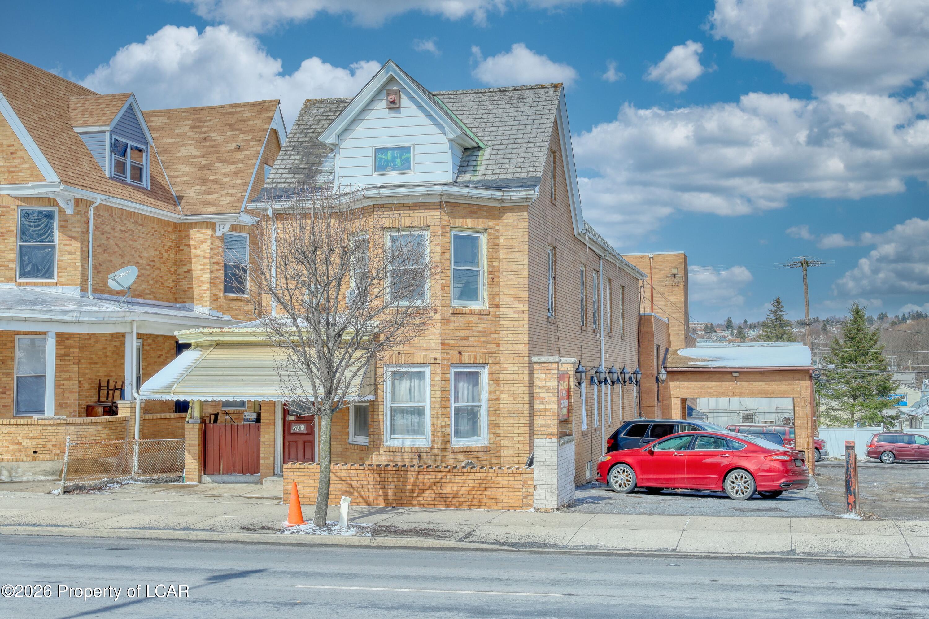 235 E Broad Street — photo