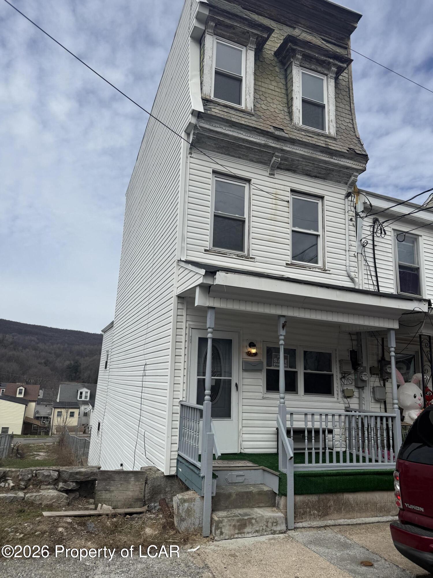 909 Brock Street — photo
