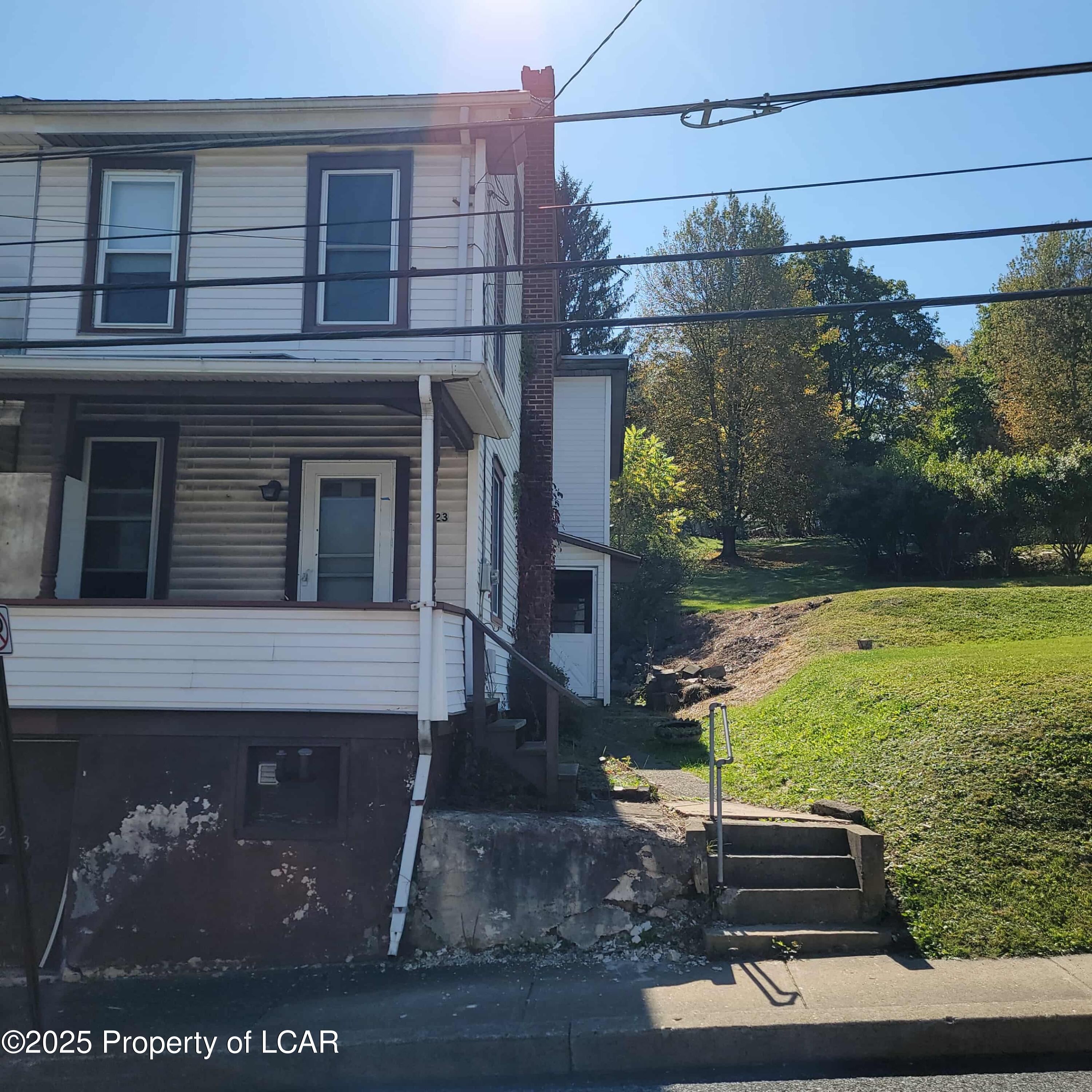 223 Hudsondale Street — photo