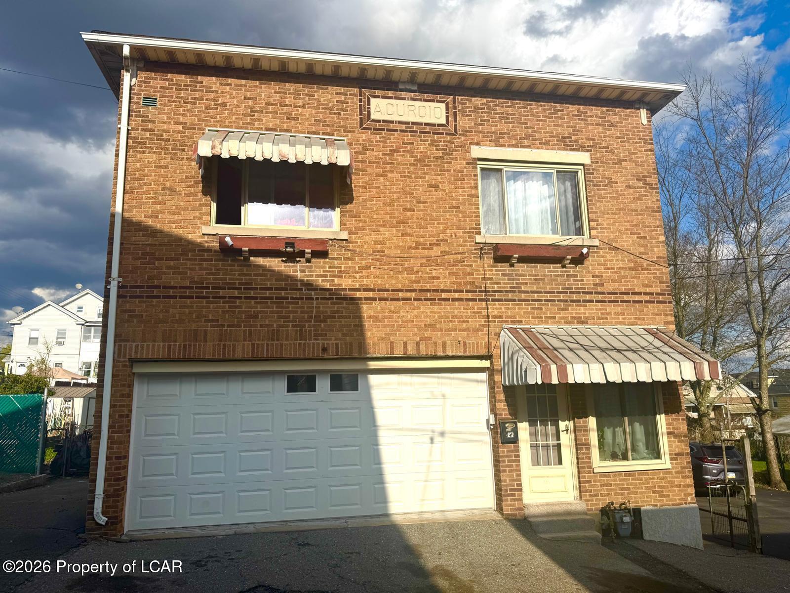 631 Perry Court — photo