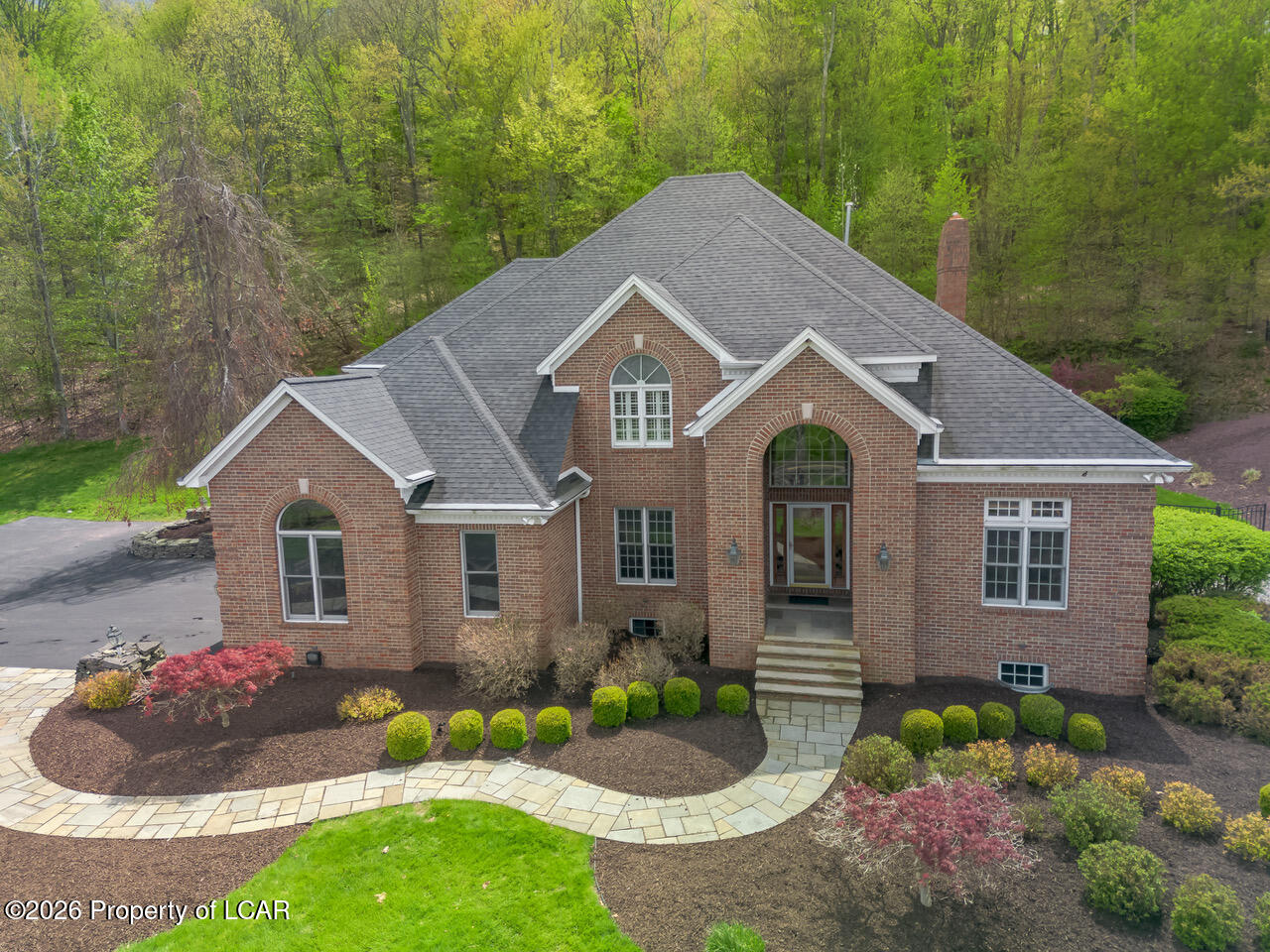 611 Lake Louise Road — photo