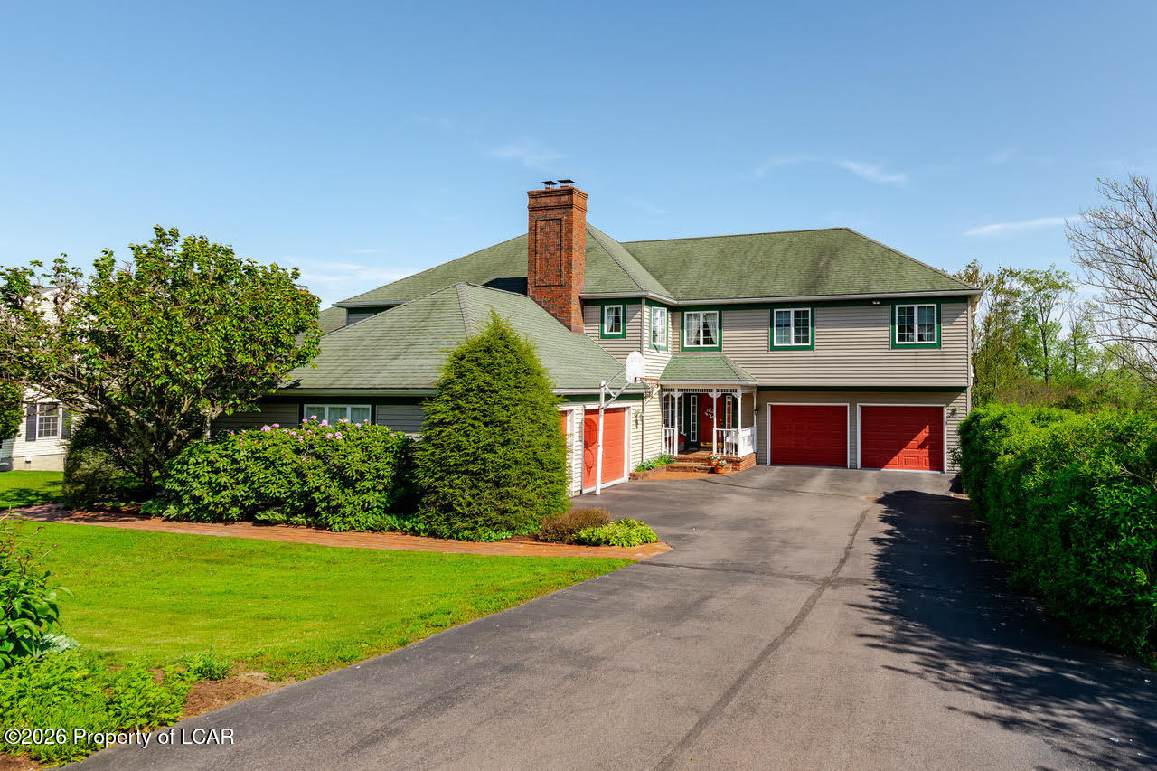11 Rice Drive, Dallas, PA 18612 — photo 2