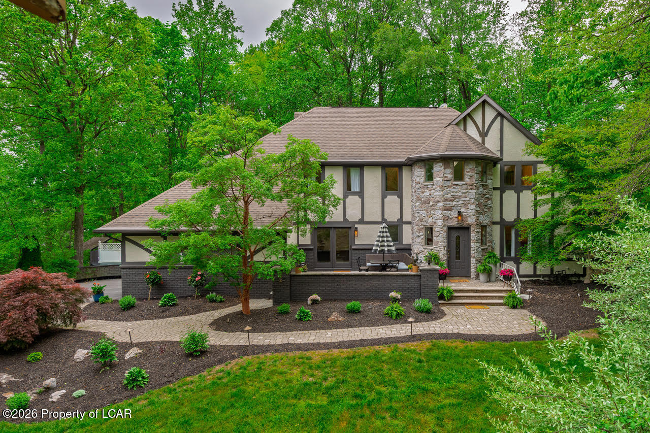 102 Longfellow Close — photo
