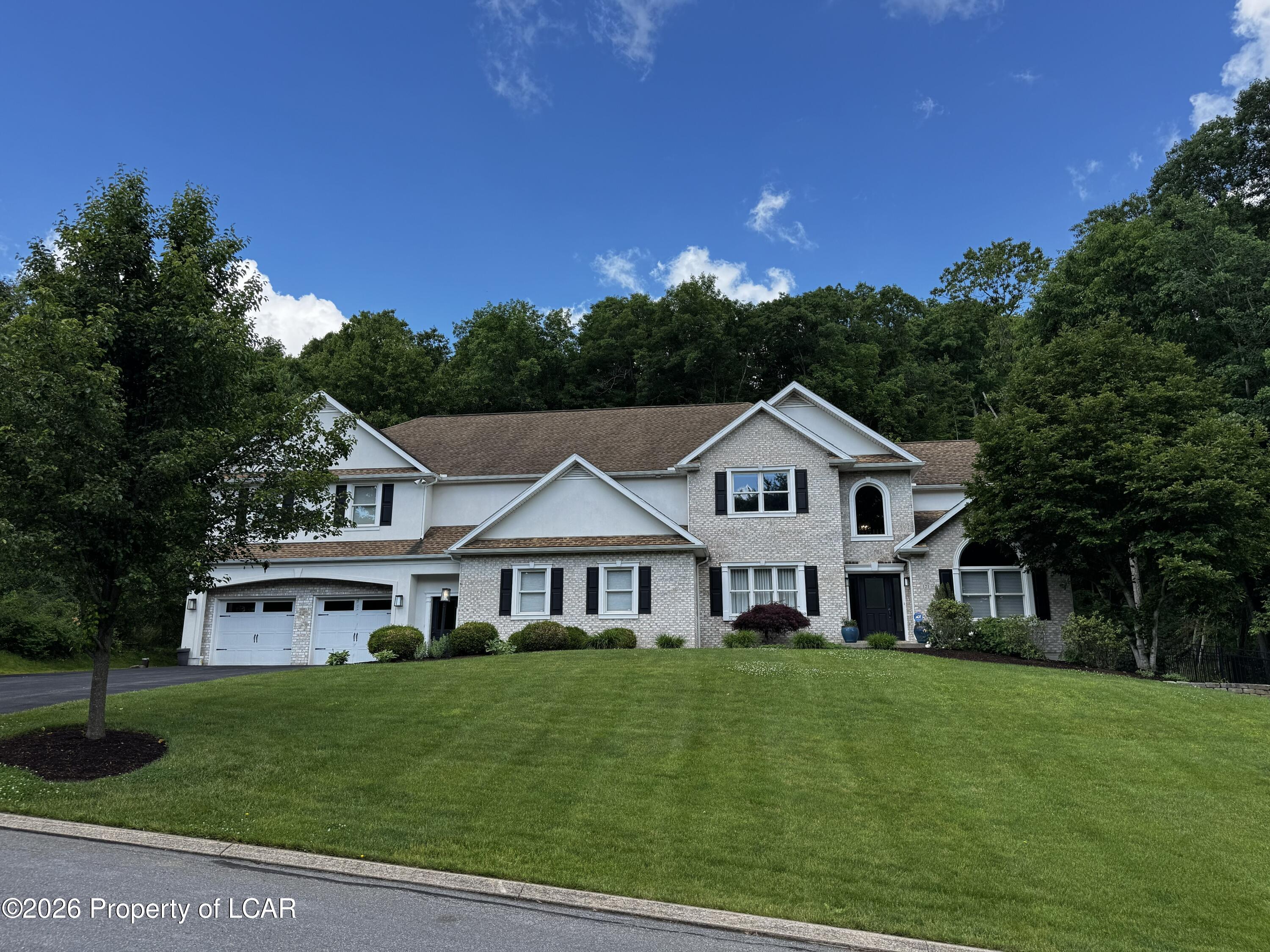 121 Montauk Circle — photo