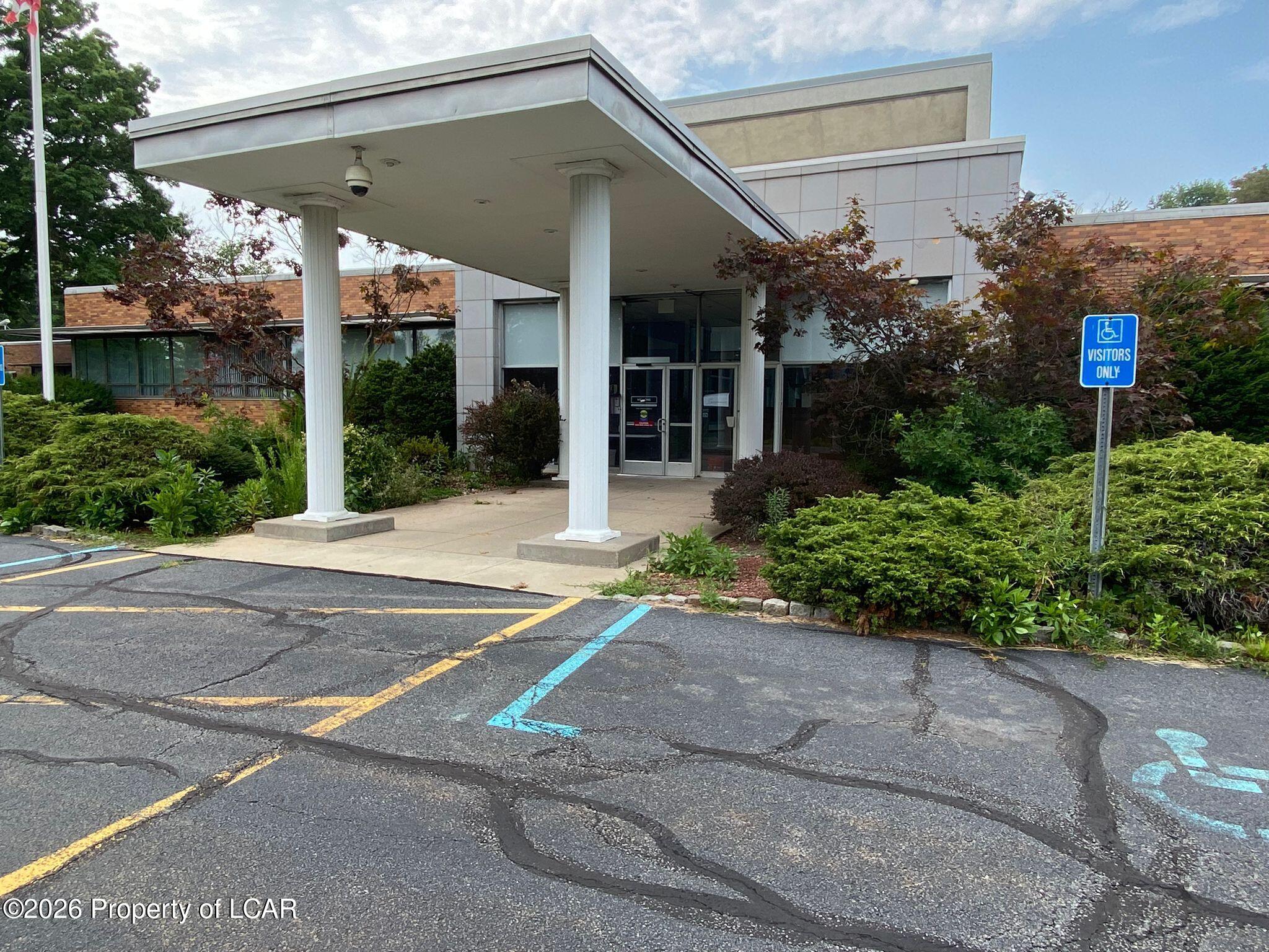 925 Oak Street — photo