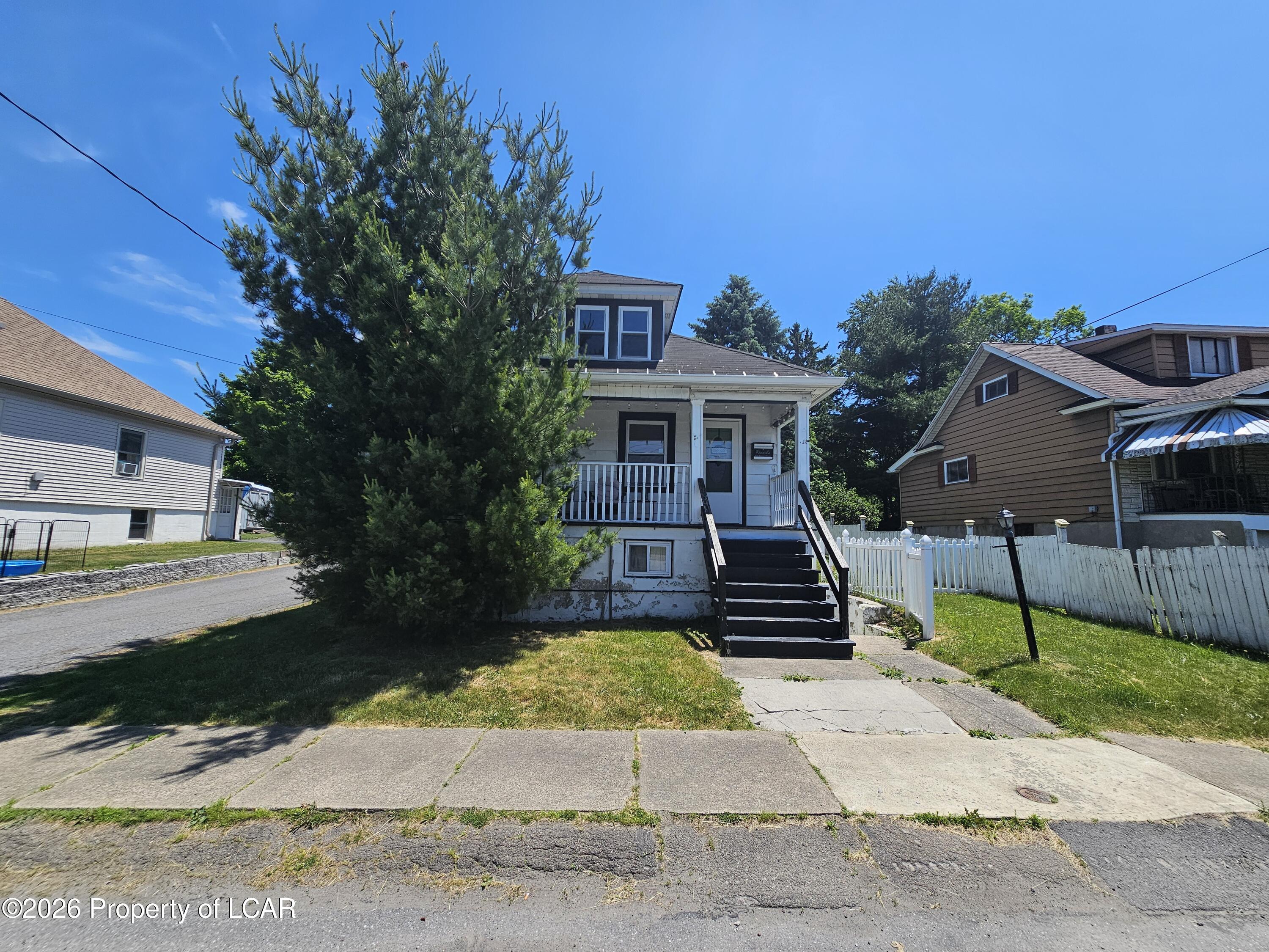 416 Reeves Street — photo