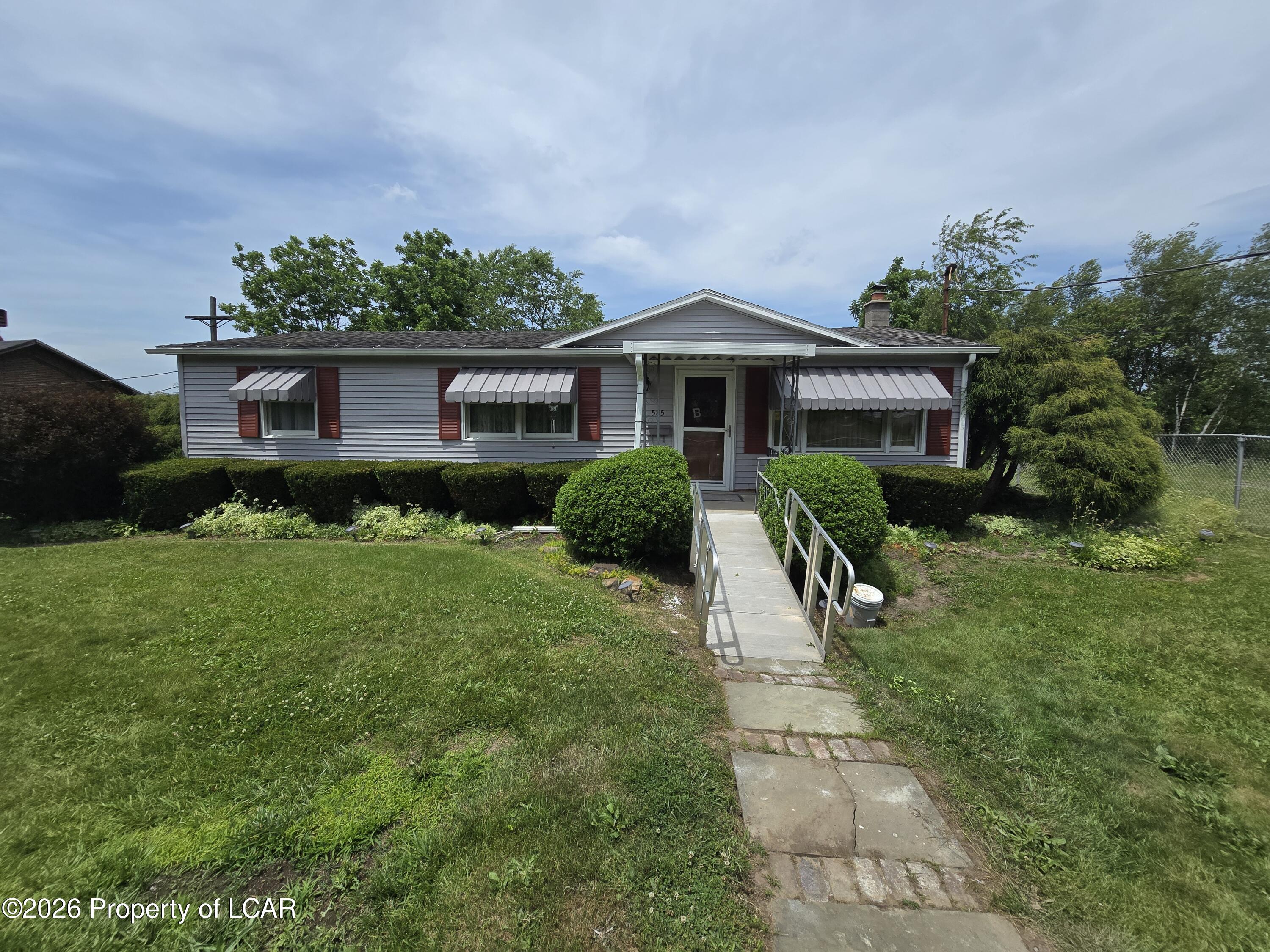 585 Main Street — photo