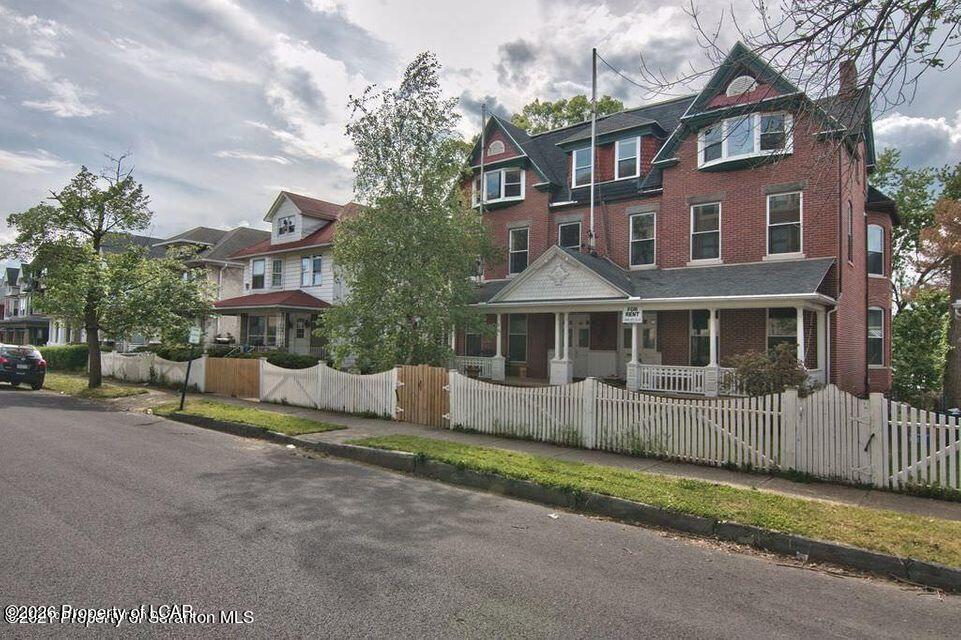 533 Quincy (3rd Flr) Avenue — photo