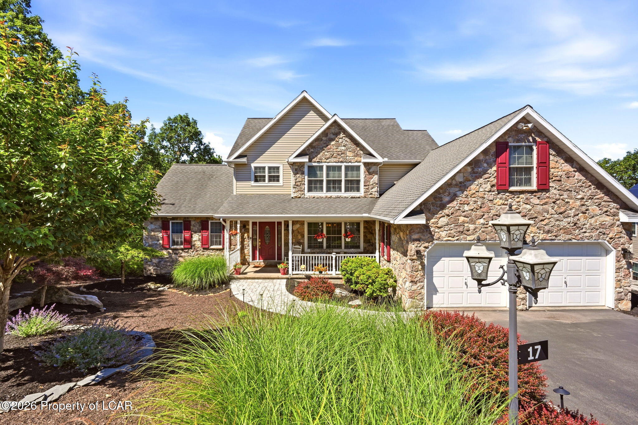 17 Mohican Court — photo