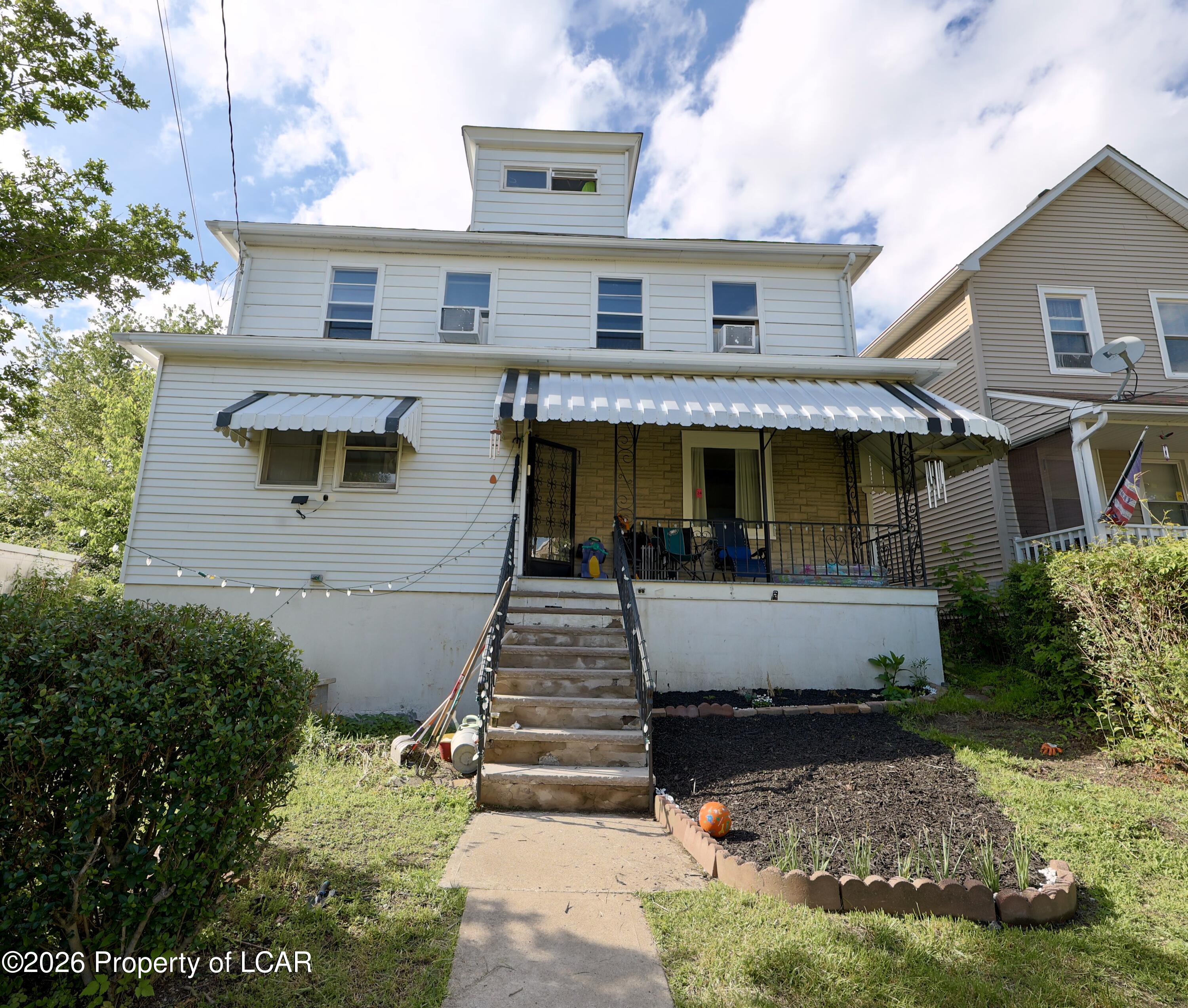 827 Main Street — photo