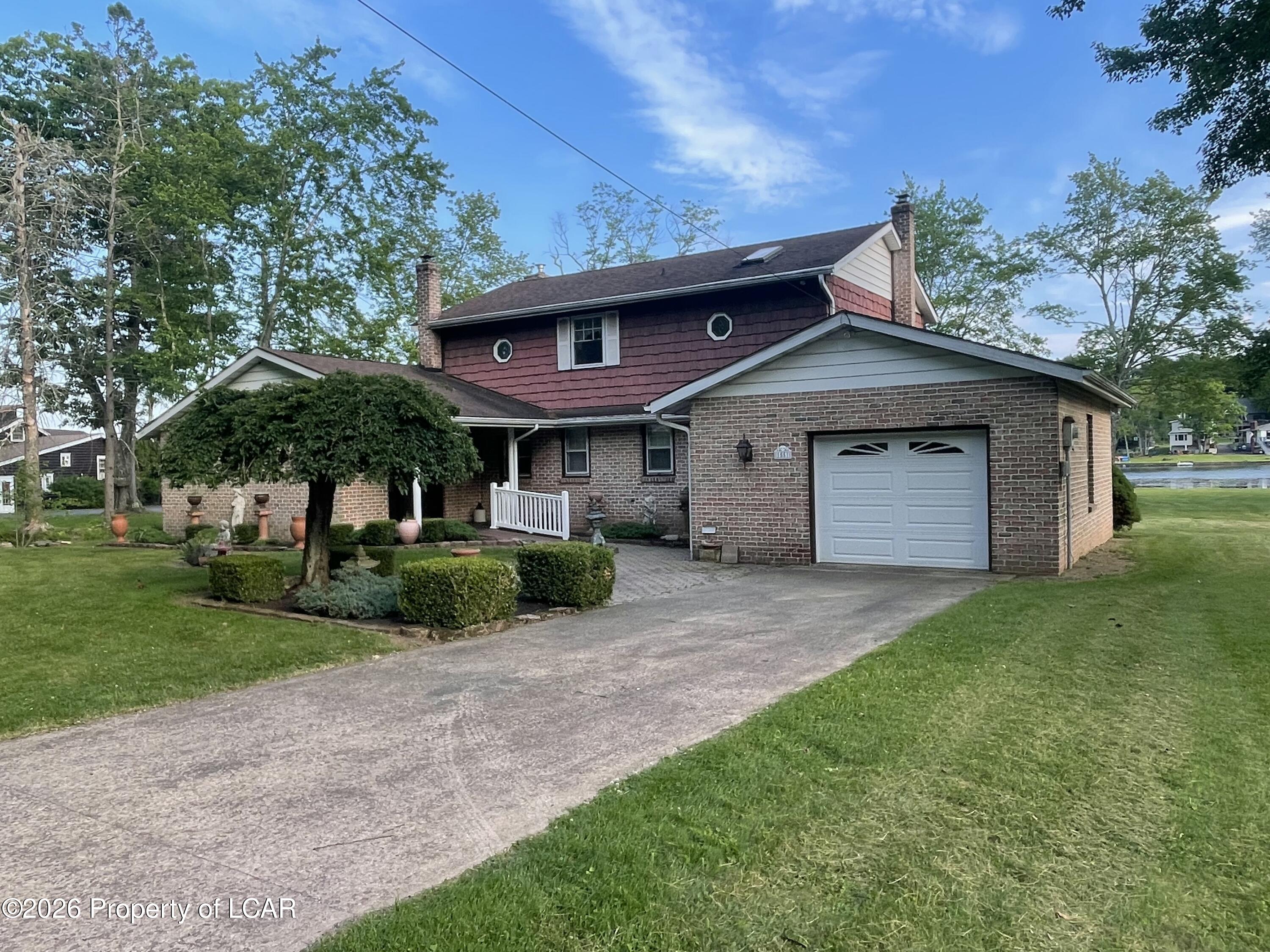 1551 Lakeview Drive — photo