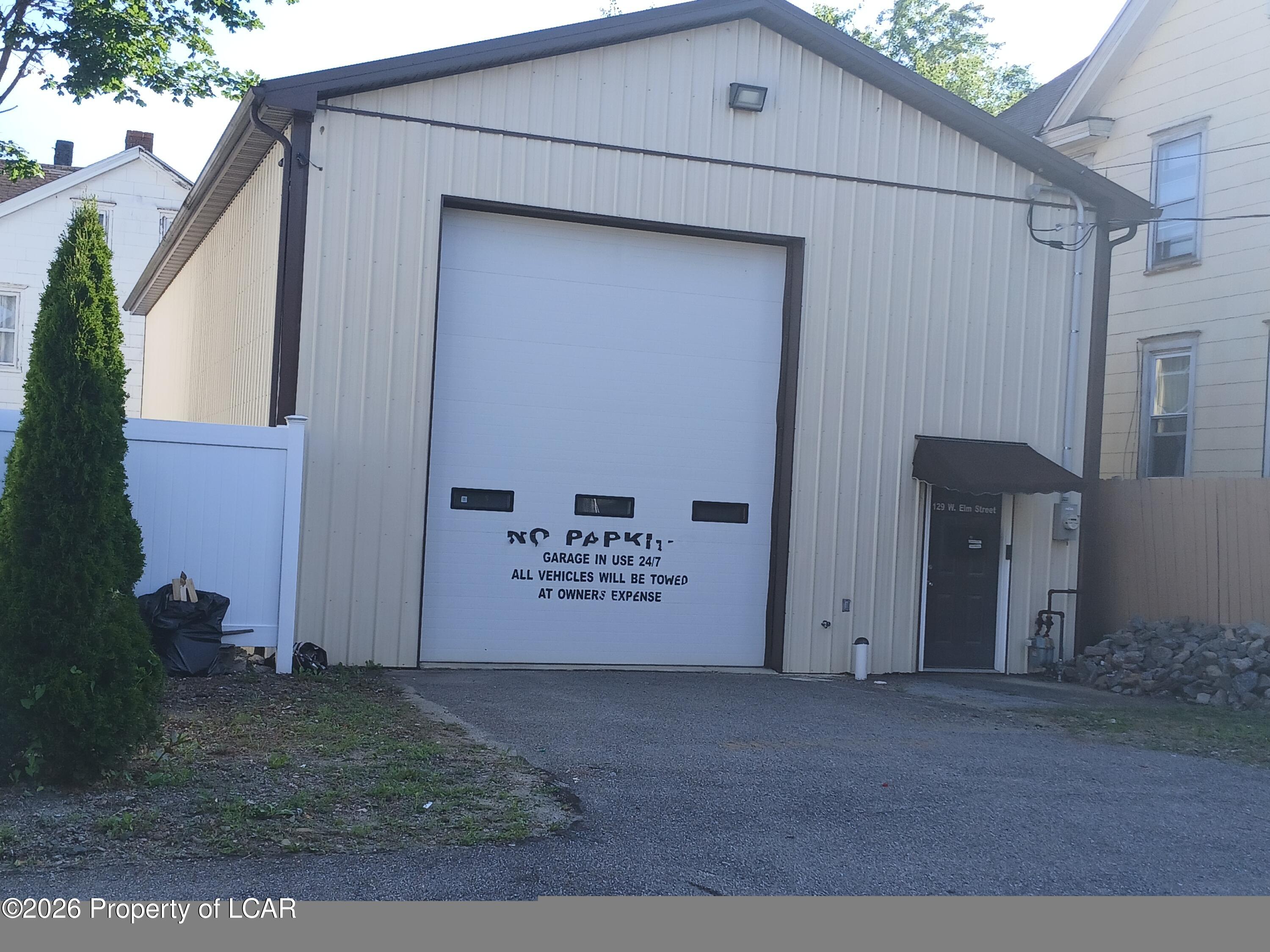 129 W Elm Street — photo