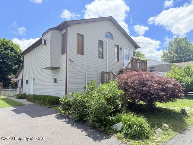 960 N Manhattan Court — photo