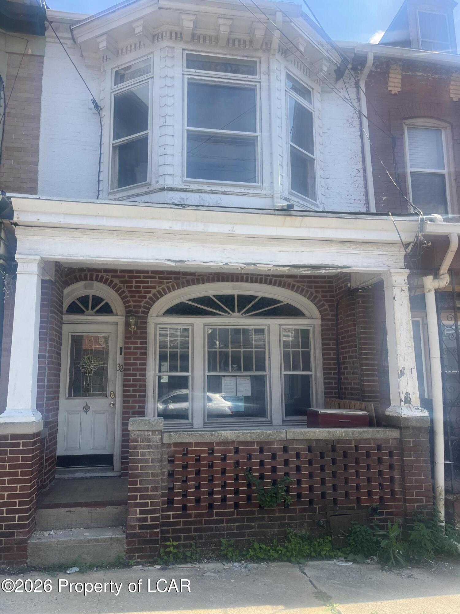 32 E Oak Street — photo