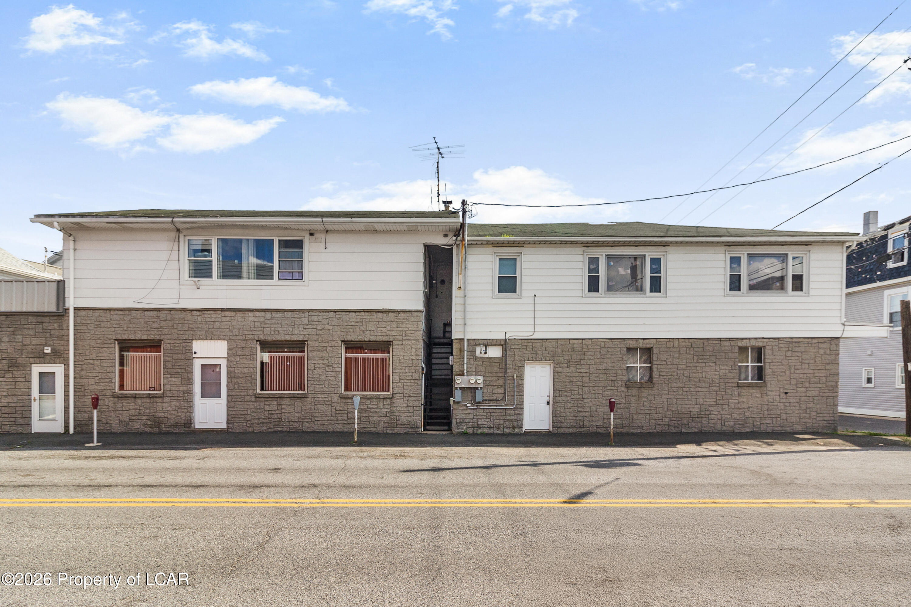 8 W Blaine Street — photo