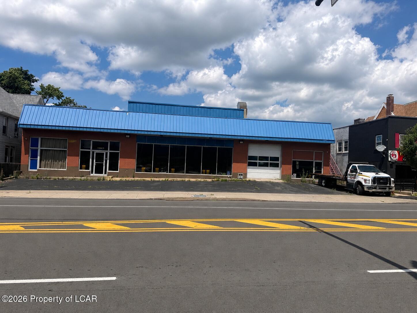 213 E Broad Street — photo
