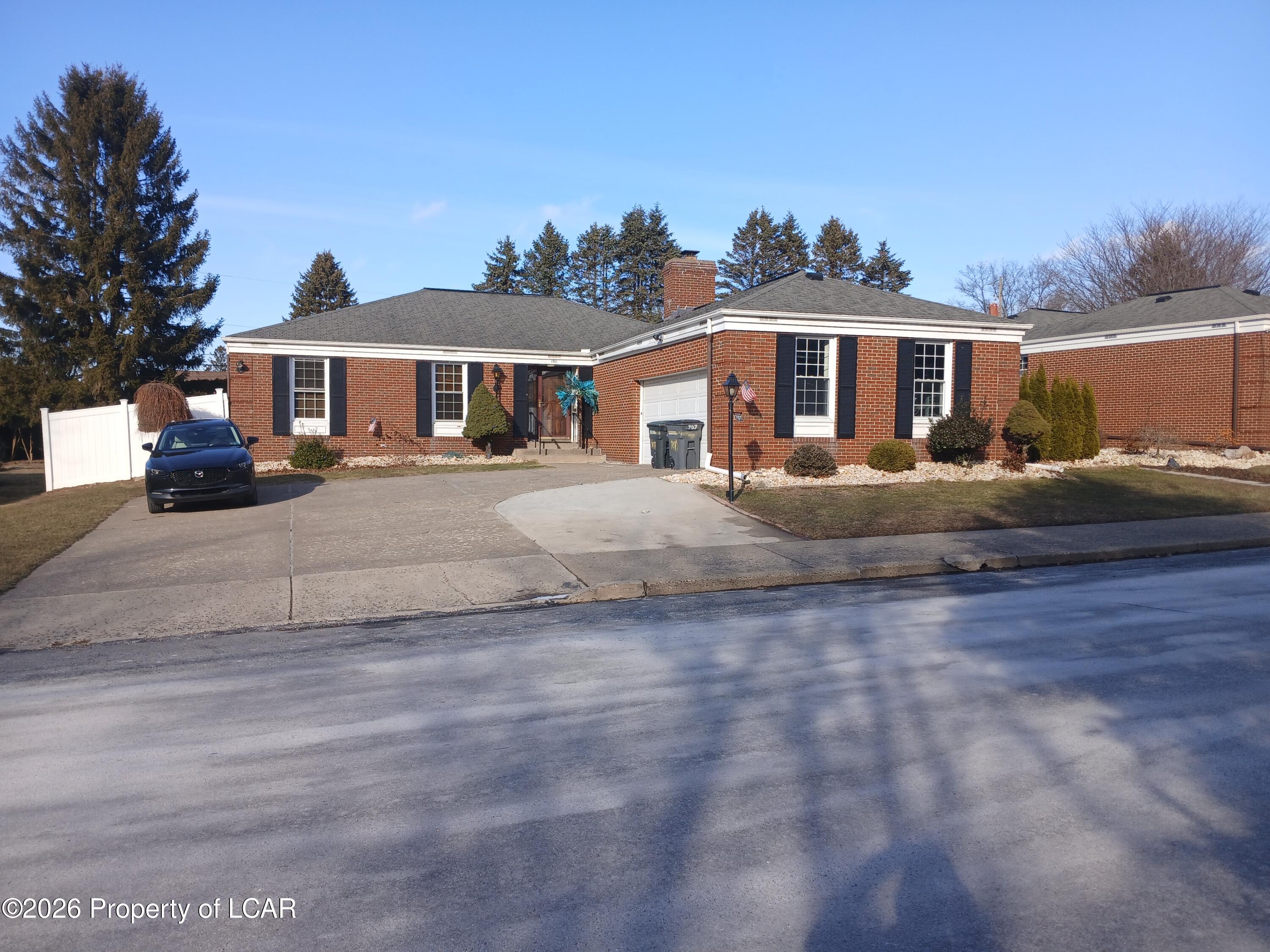 707 Muir Avenue — photo