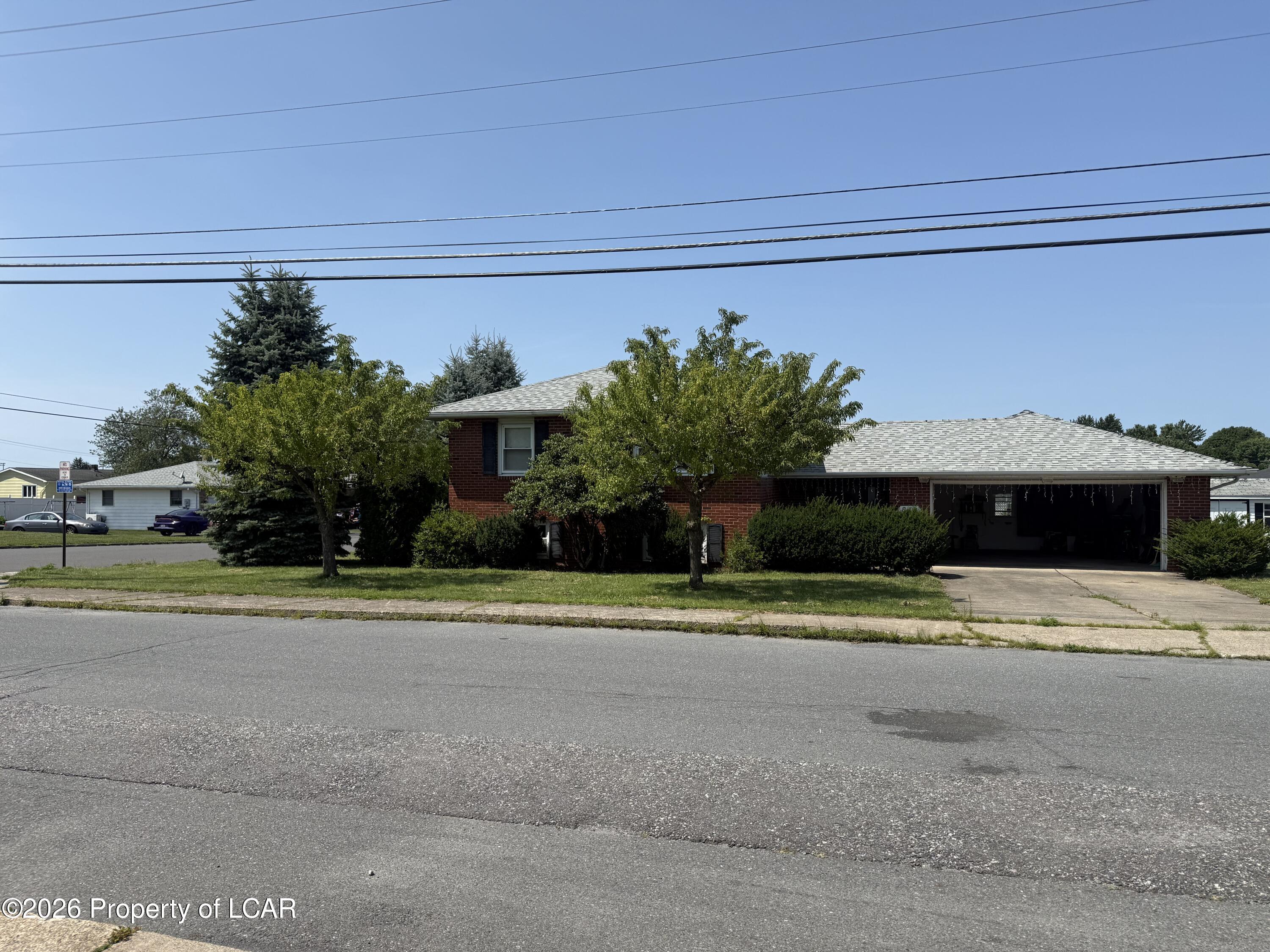 845 W 17th Street — photo