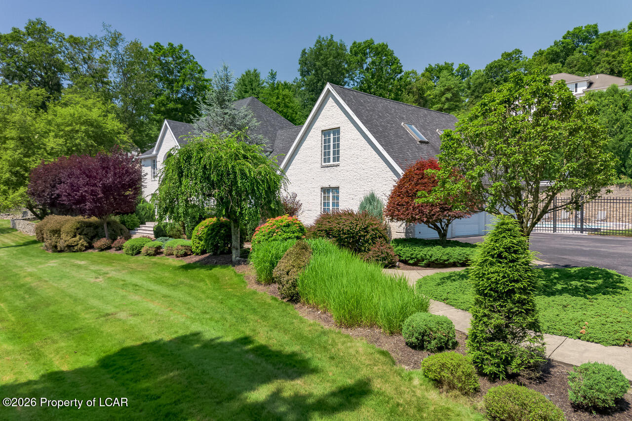 550 Lantern Hill Road — photo