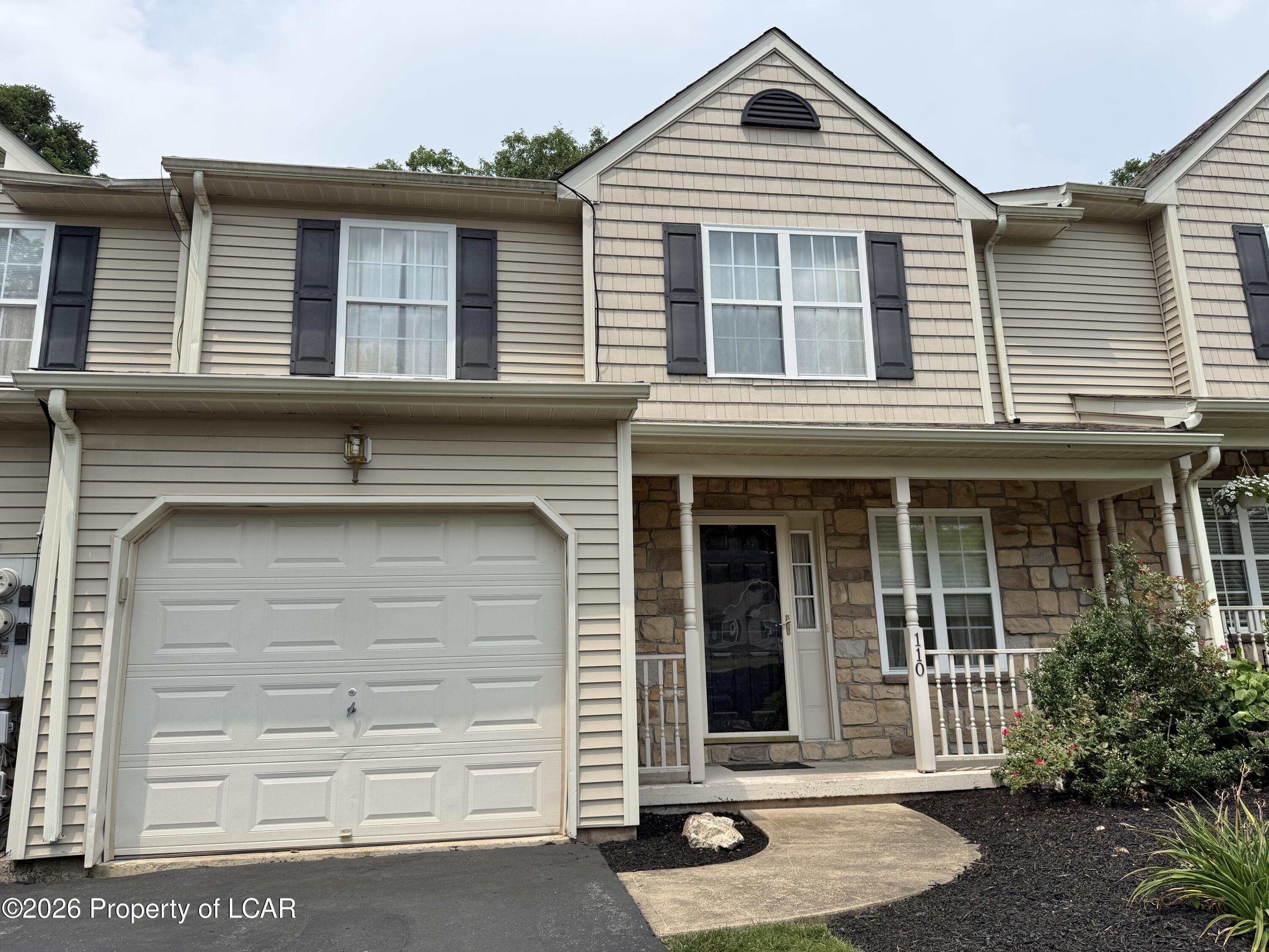 110 Fox Hollow Drive — photo