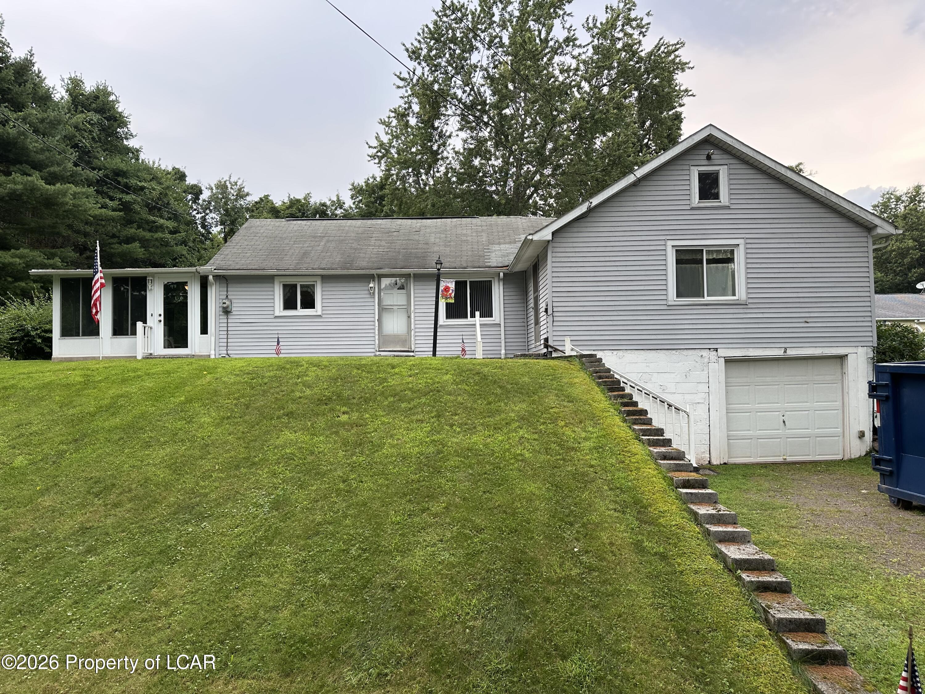 125 Maple Tree Road — photo