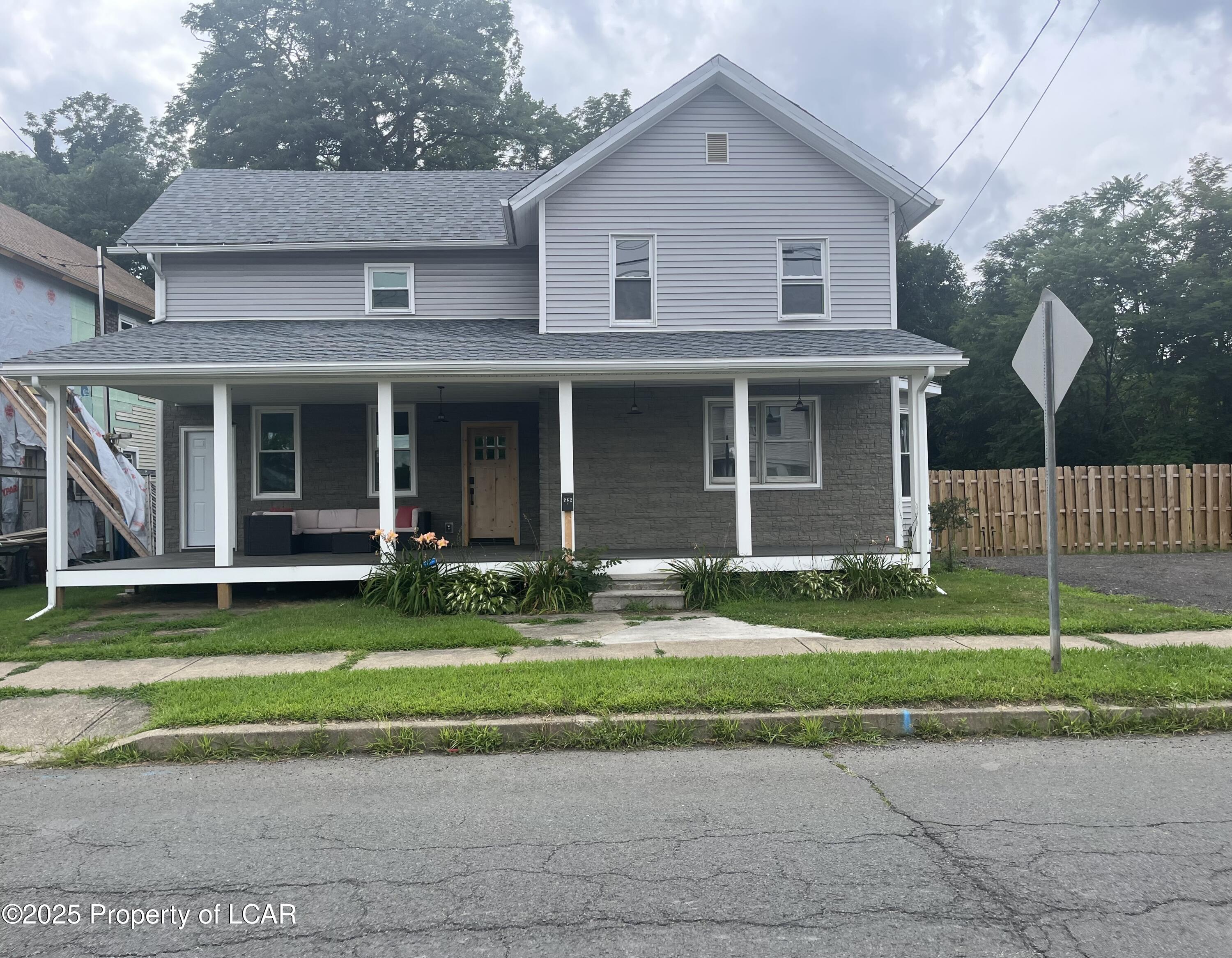 162 W Bennett Street — photo