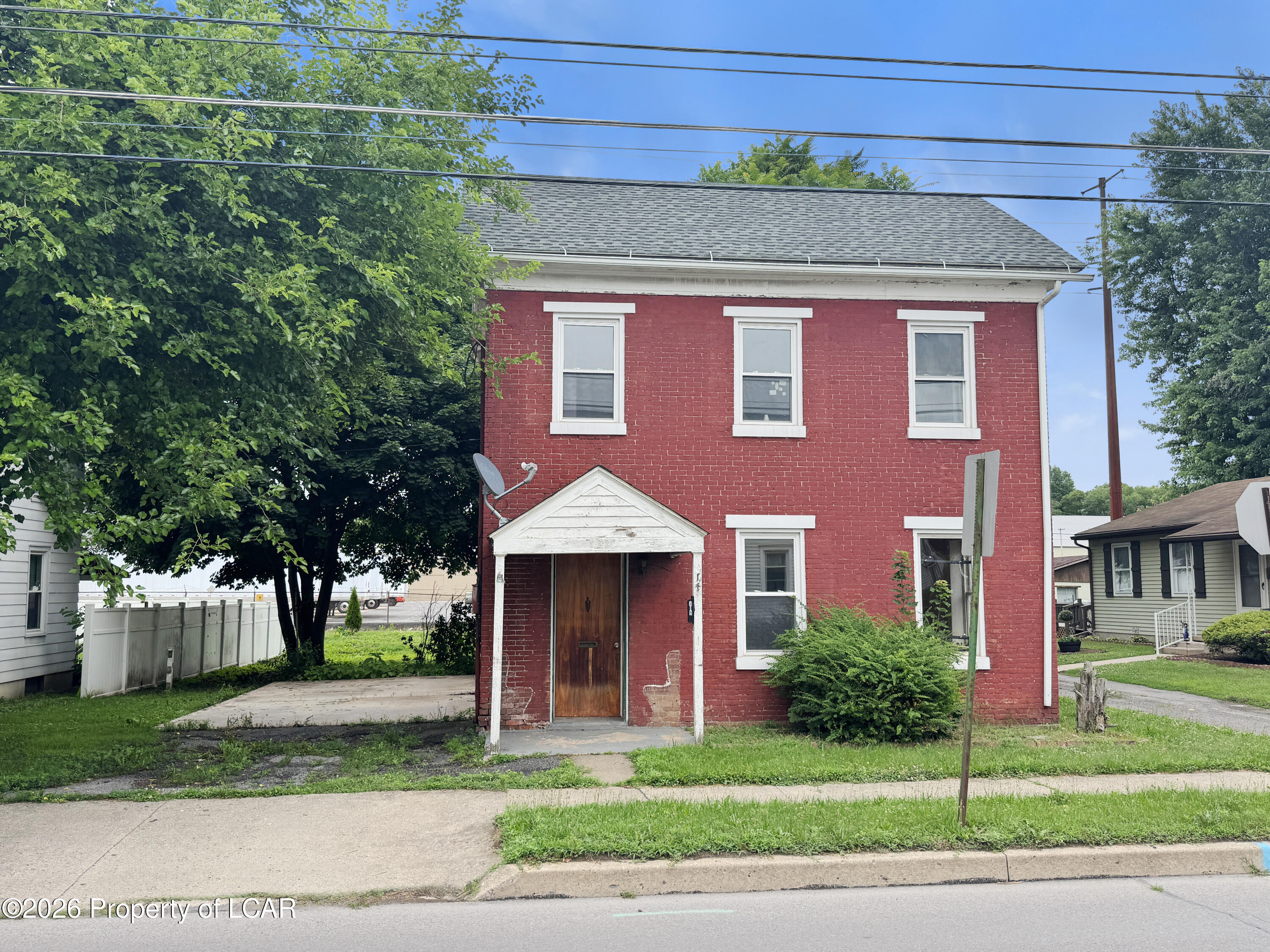 819 E Market Street — photo